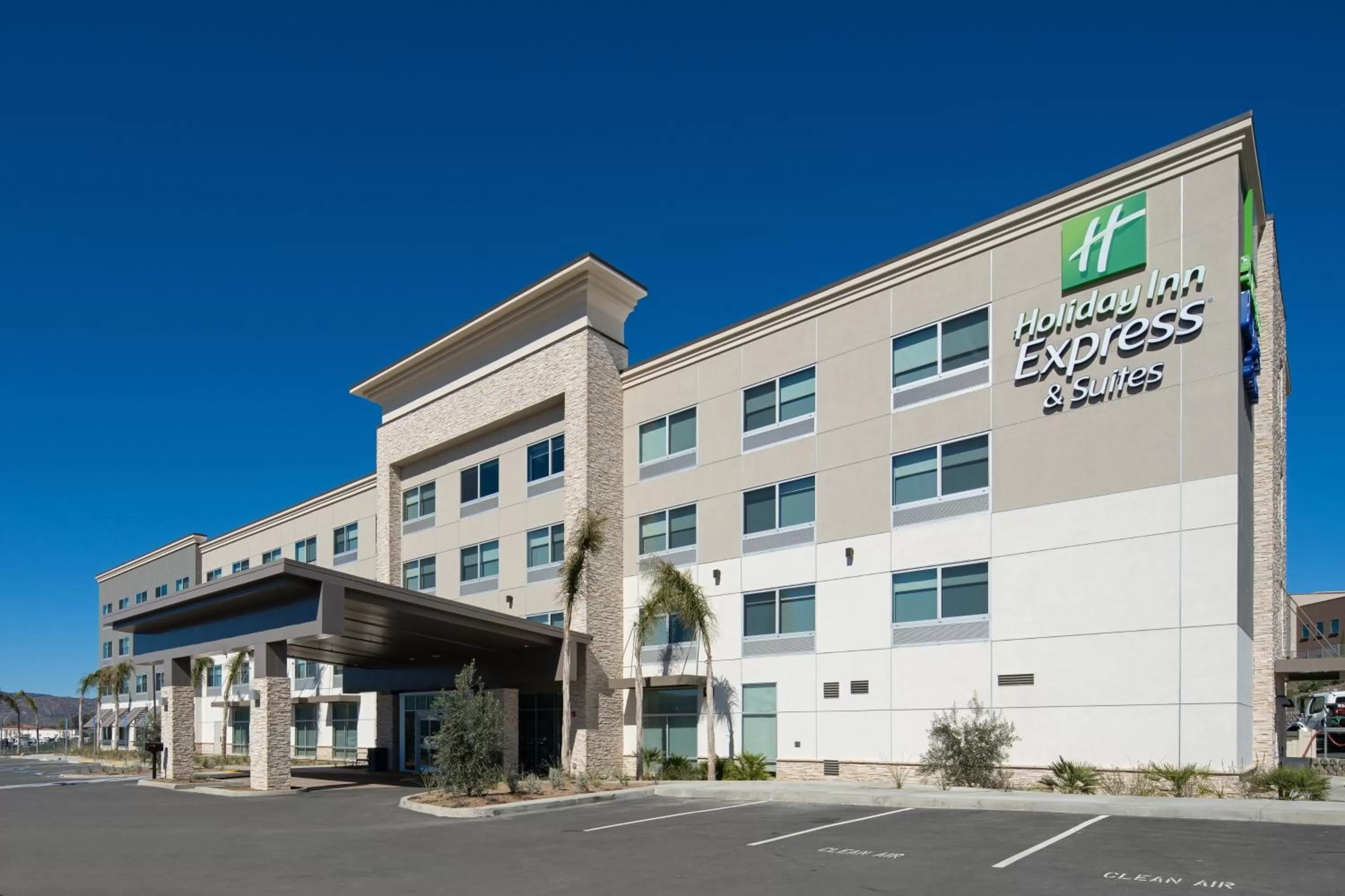 Holiday Inn Express & Suites - Murrieta by IHG
