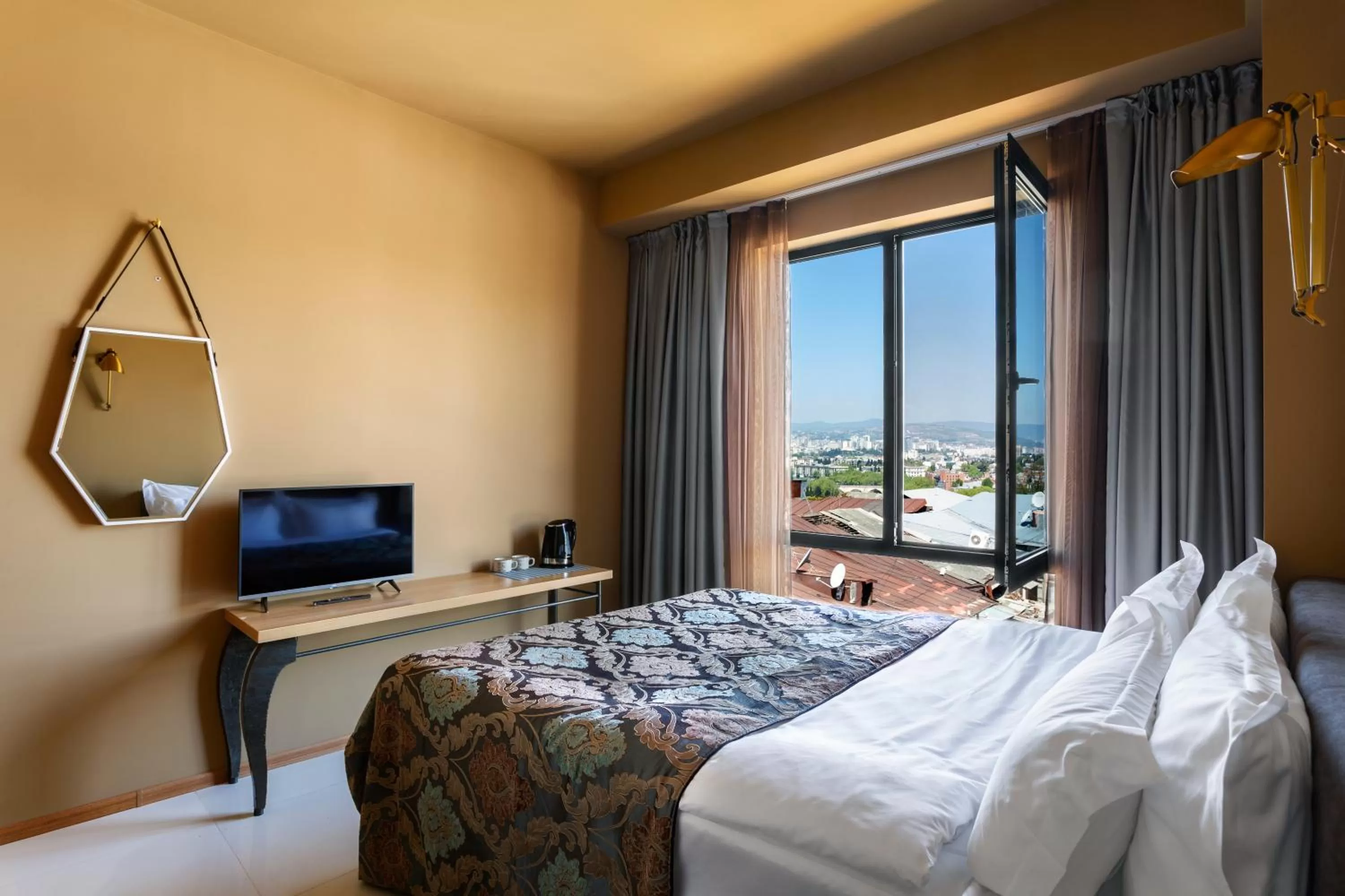 Budget Double Room in Brim Hotel