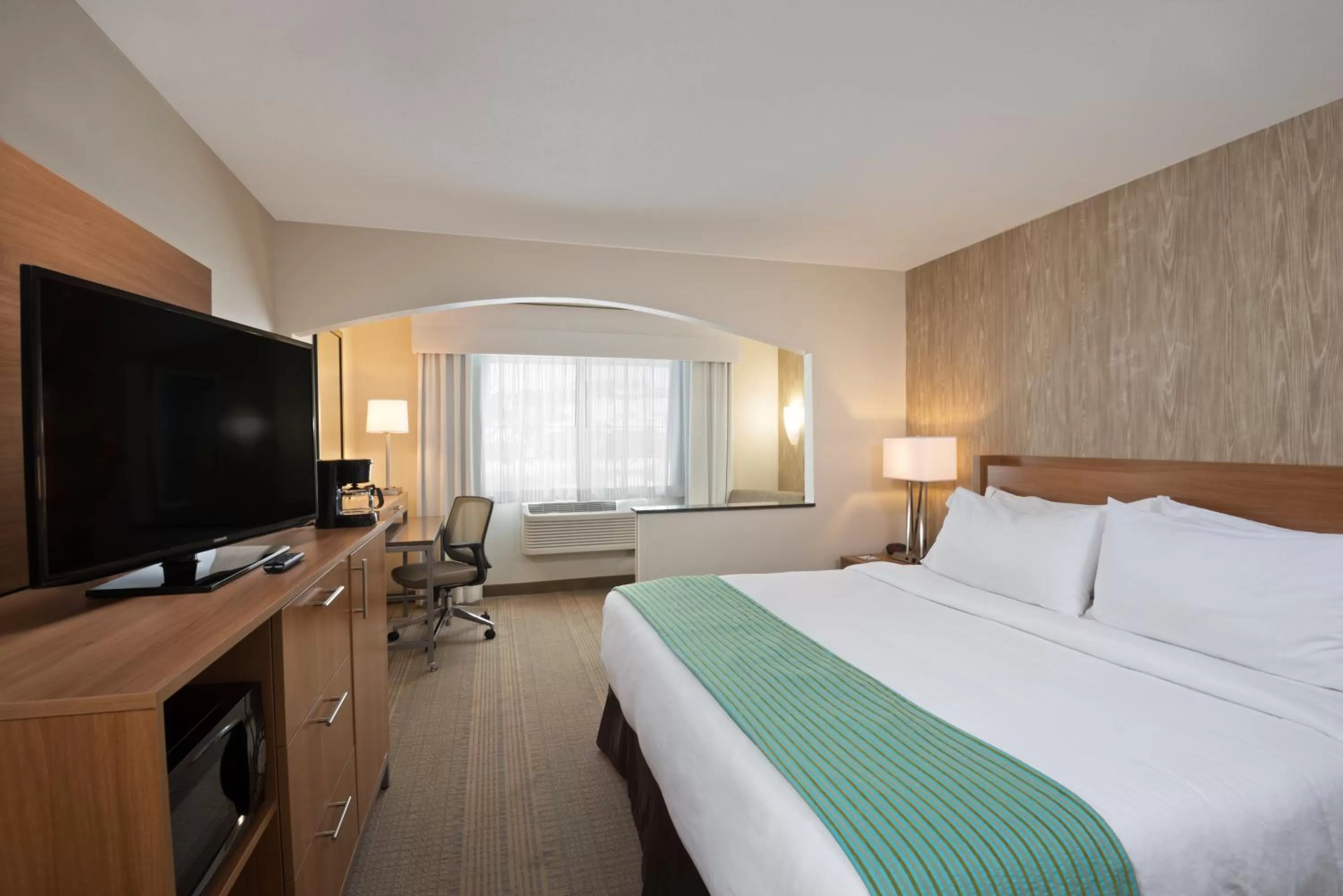 Standard King Room in Holiday Inn Express Hotel & Suites Fraser Winter Park Area by IHG