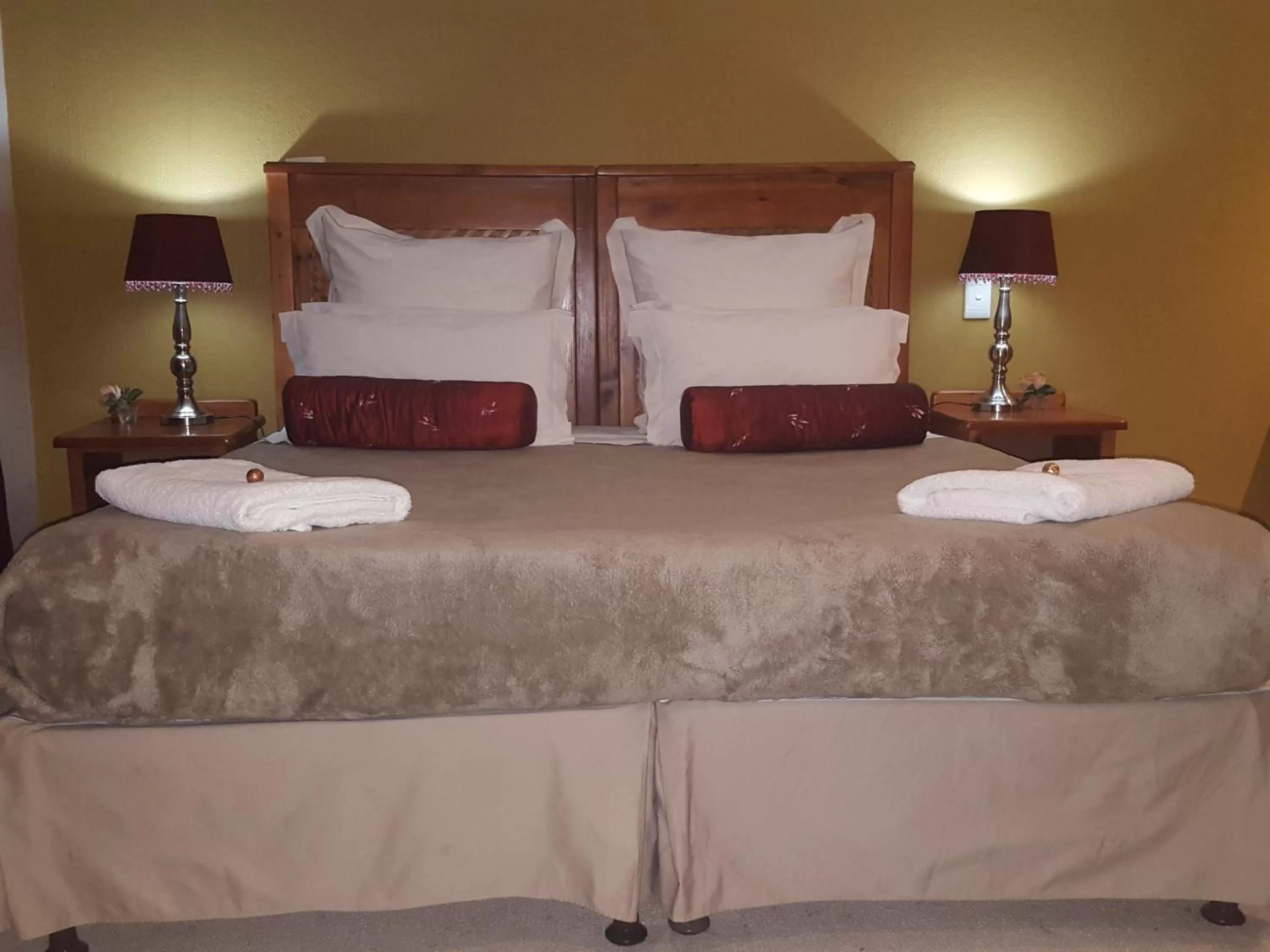 King Room with Spa Bath - single occupancy in Grace Place BnB Pretoria