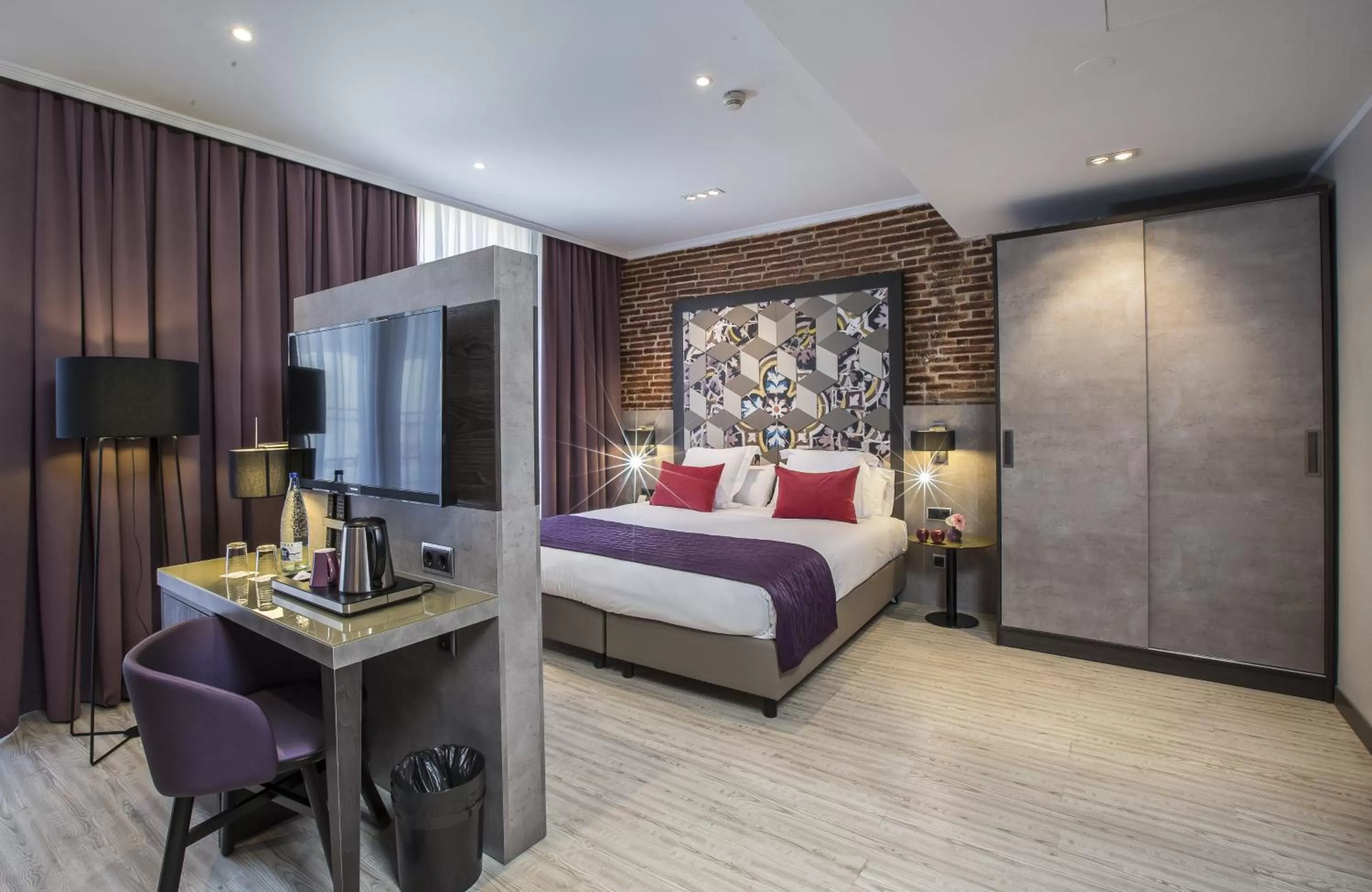 Deluxe Triple Room in Leonardo Hotel Barcelona Las Ramblas