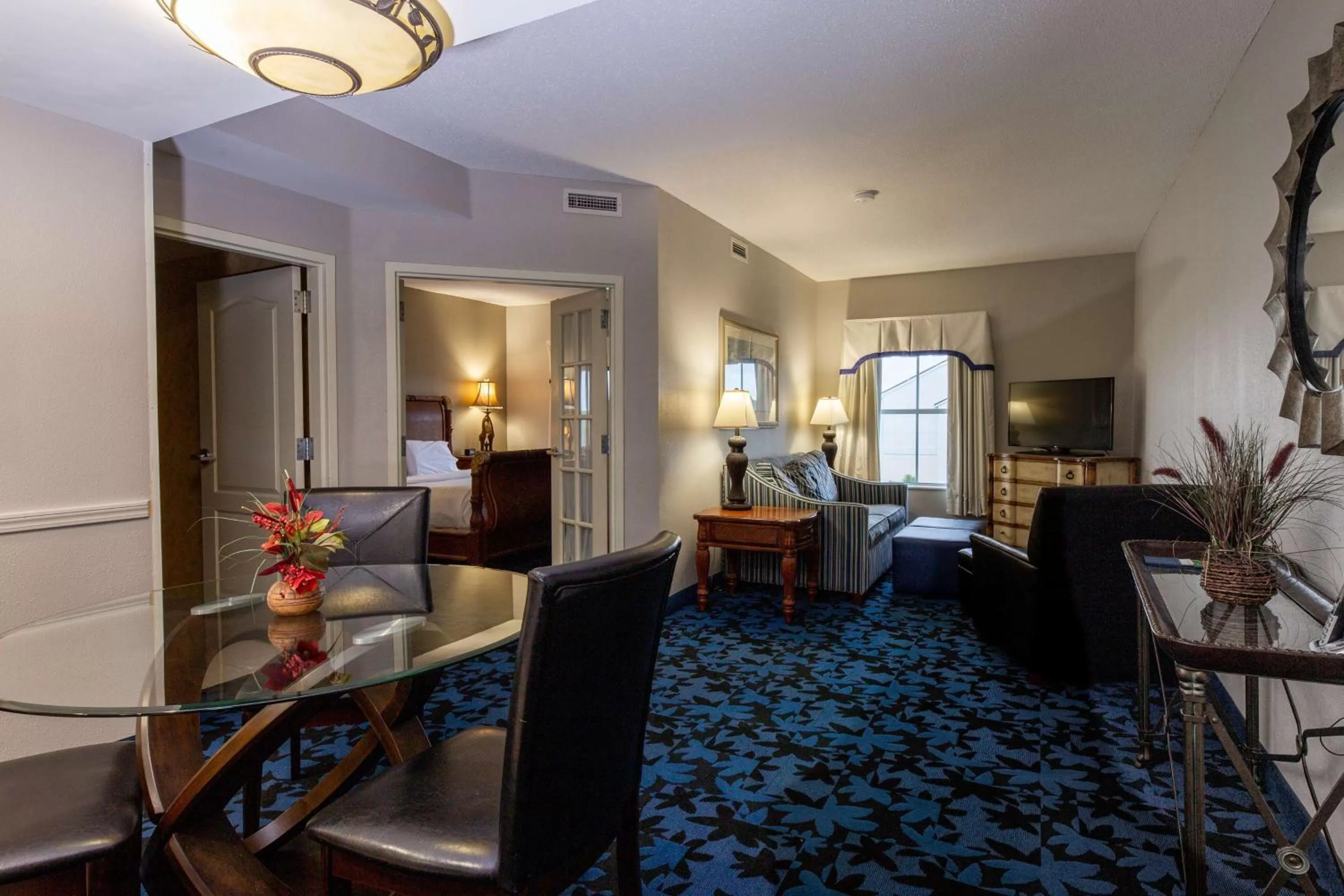 King Suite with Spa Bath- Non-Smoking in Hampton Inn & Suites Jacksonville Deerwood Park