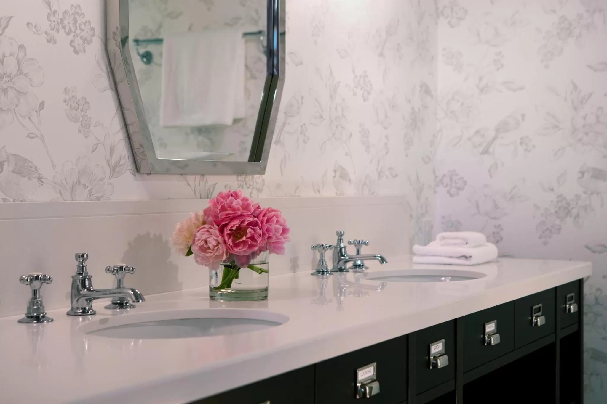 Studio Suite with Two Queen Beds in Kimpton Cardinal Hotel by IHG