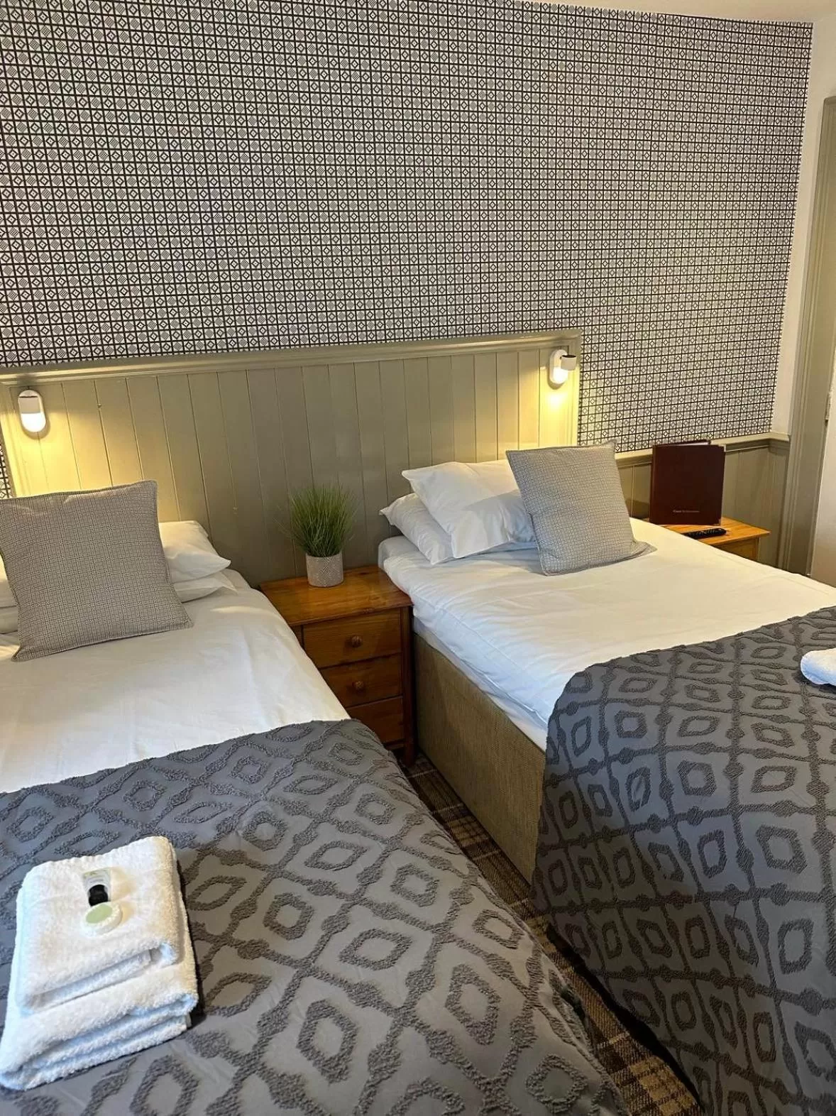 Twin Room in Nithsdale Hotel