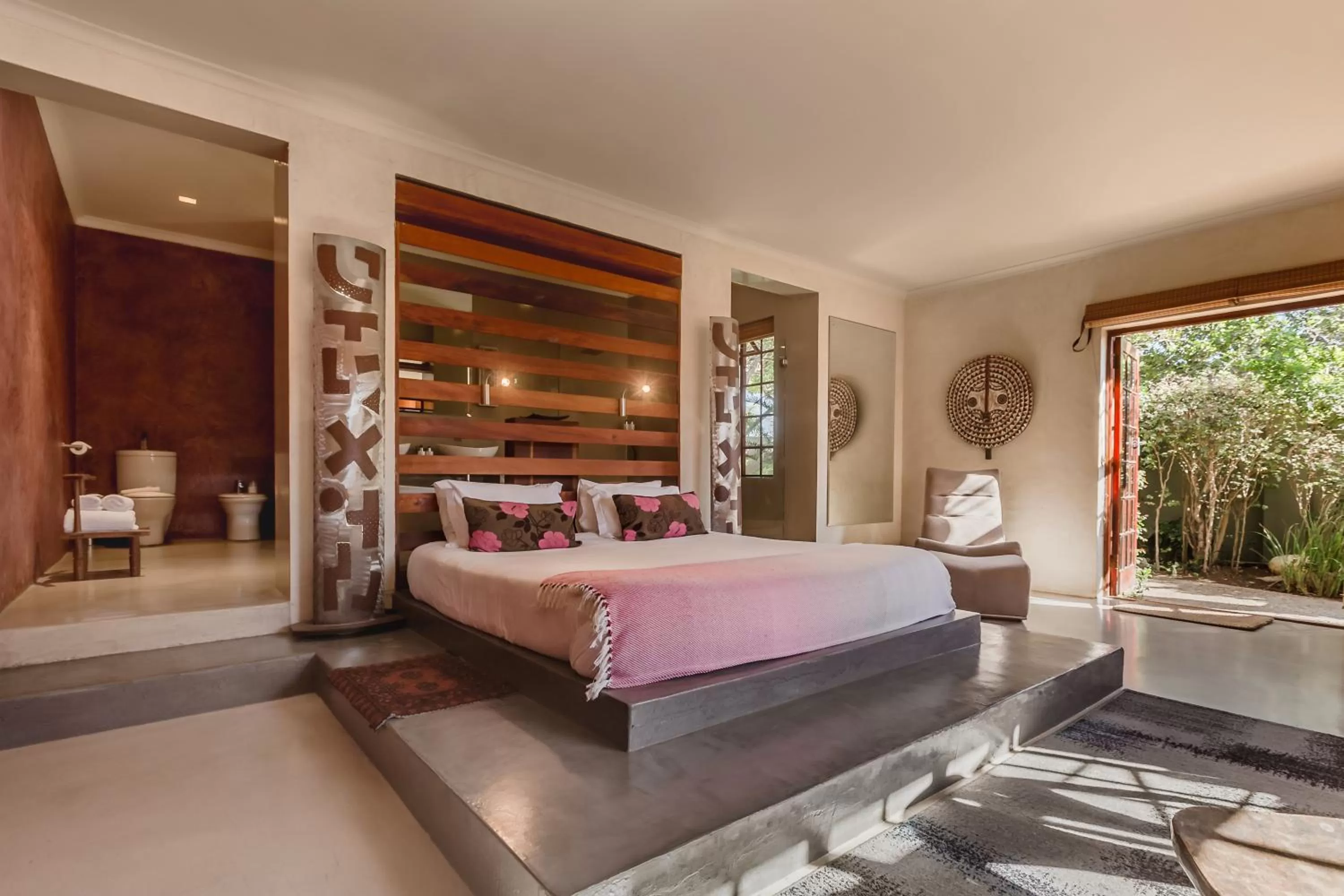 Luxury Double or Twin Room in Singa Lodge - Lion Roars Hotels & Lodges