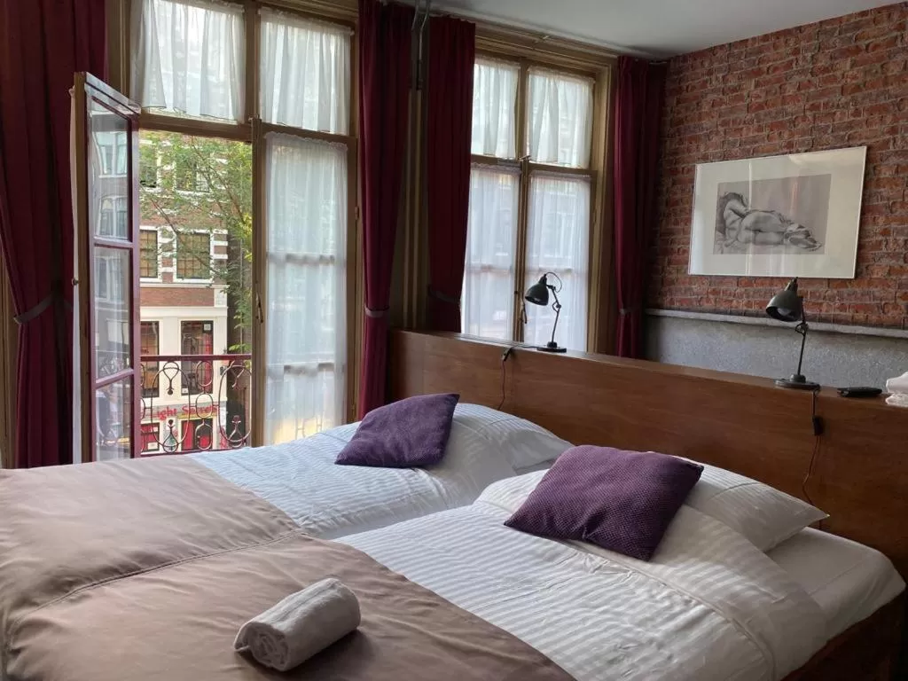 Superior Twin Room with City View in Hotel & bar Royal taste Amsterdam