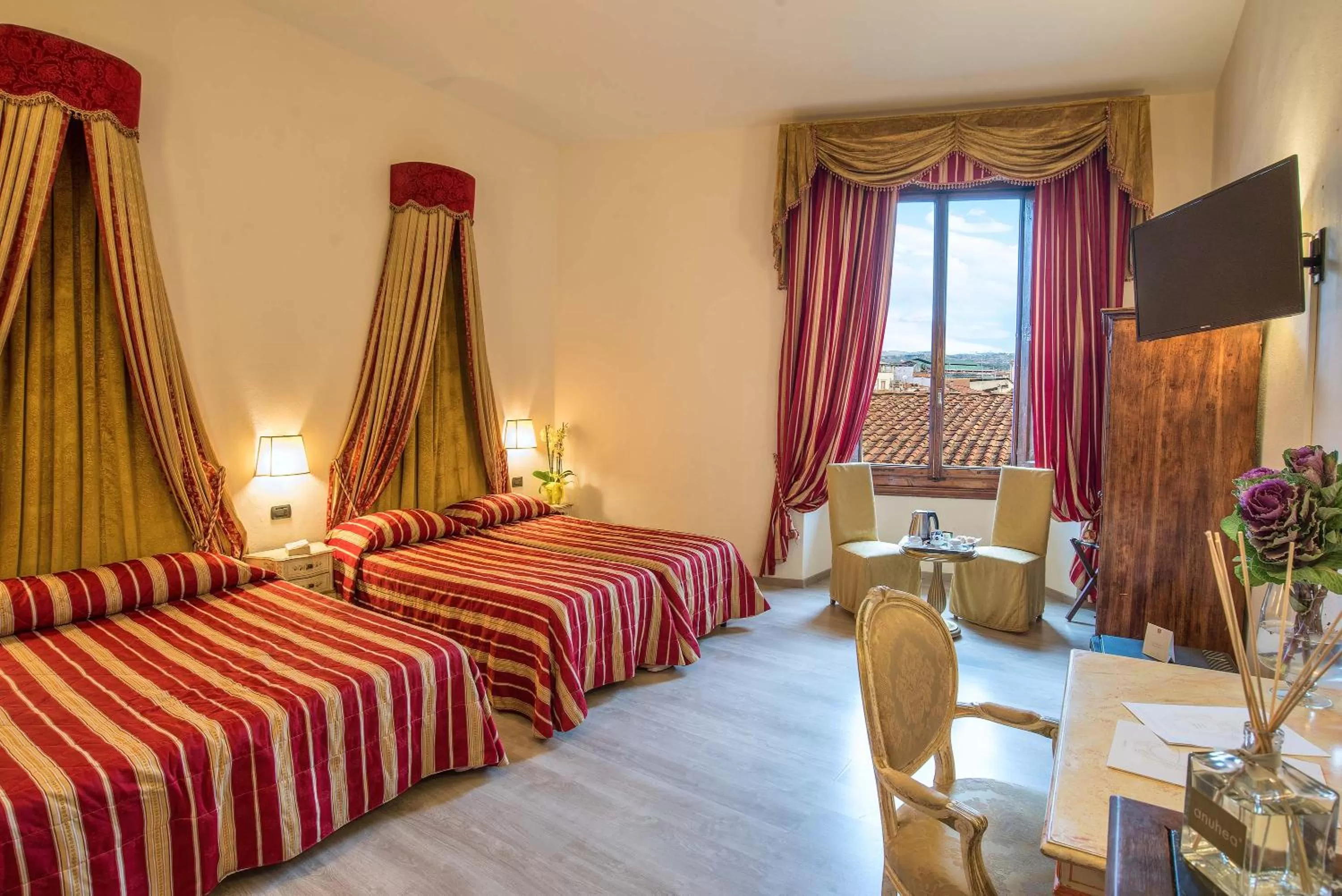 Bedroom, Bed in Hotel Paris
