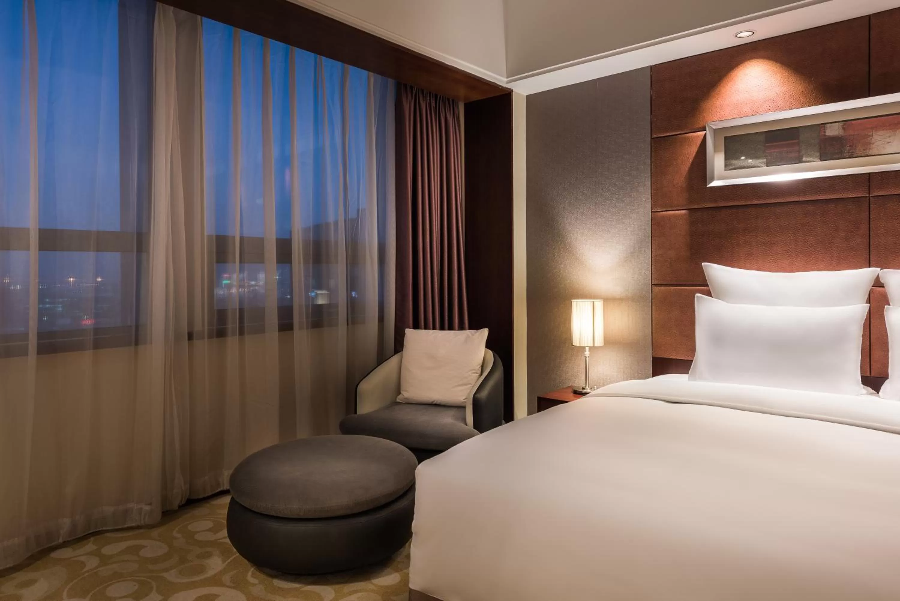 Deluxe King Suite in Pullman Beijing South