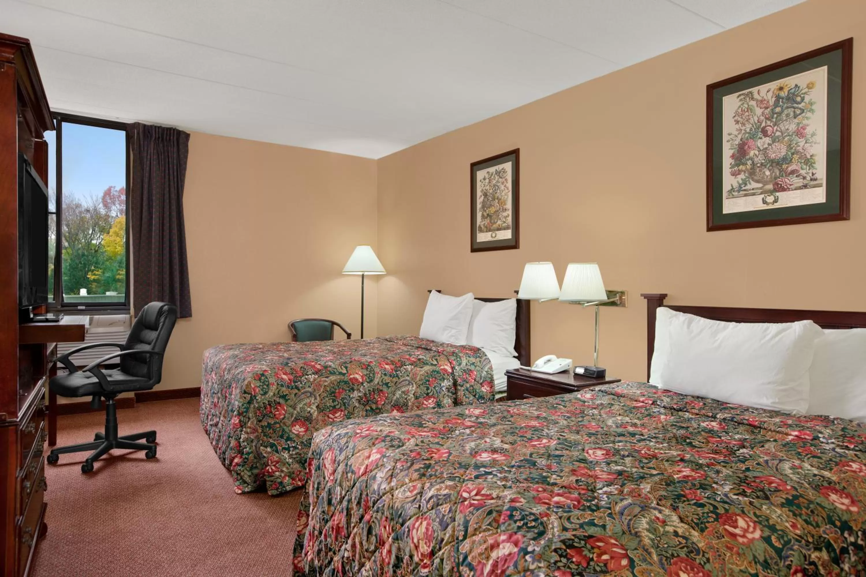 Double Room with Two Double Beds - Smoking in Days Inn by Wyndham Hagerstown I-70
