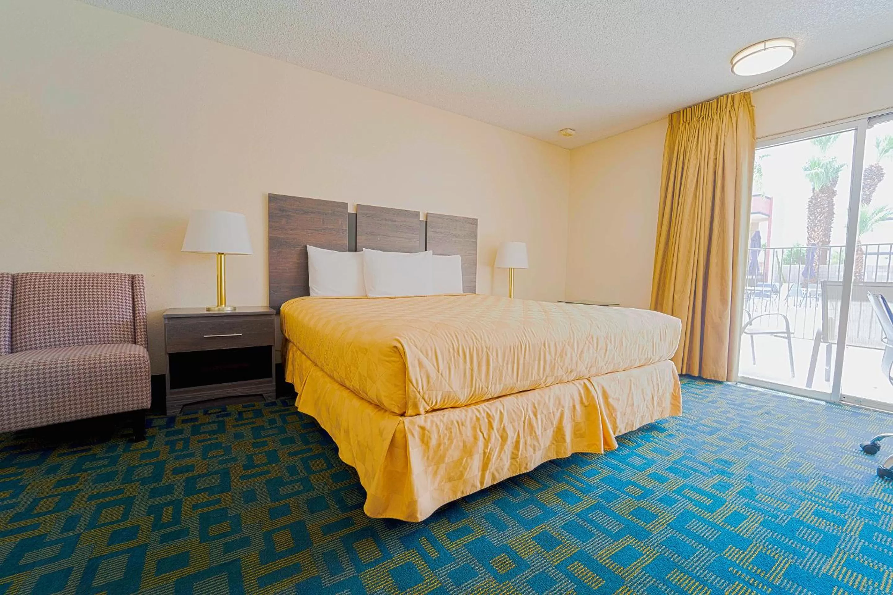 King Bed Accessible	 in Royal Plaza Inn