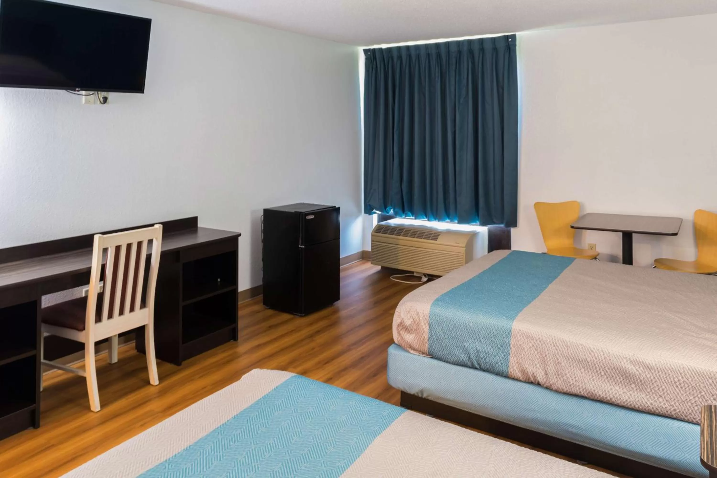 Queen Room with Two Queen Beds - single occupancy - Non-Smoking in Motel 6-Richmond, IN