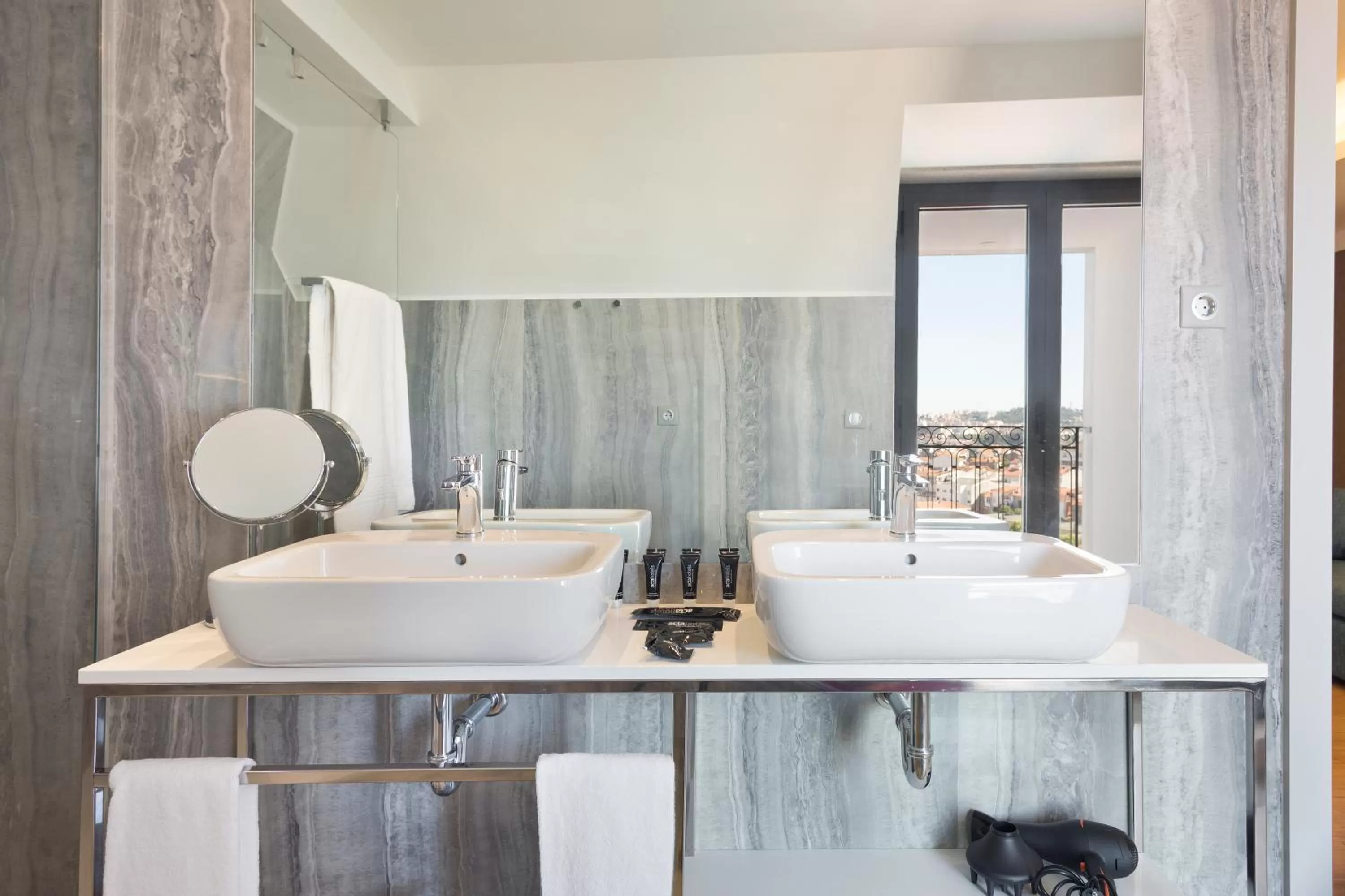 Family Room in Acta The Avenue