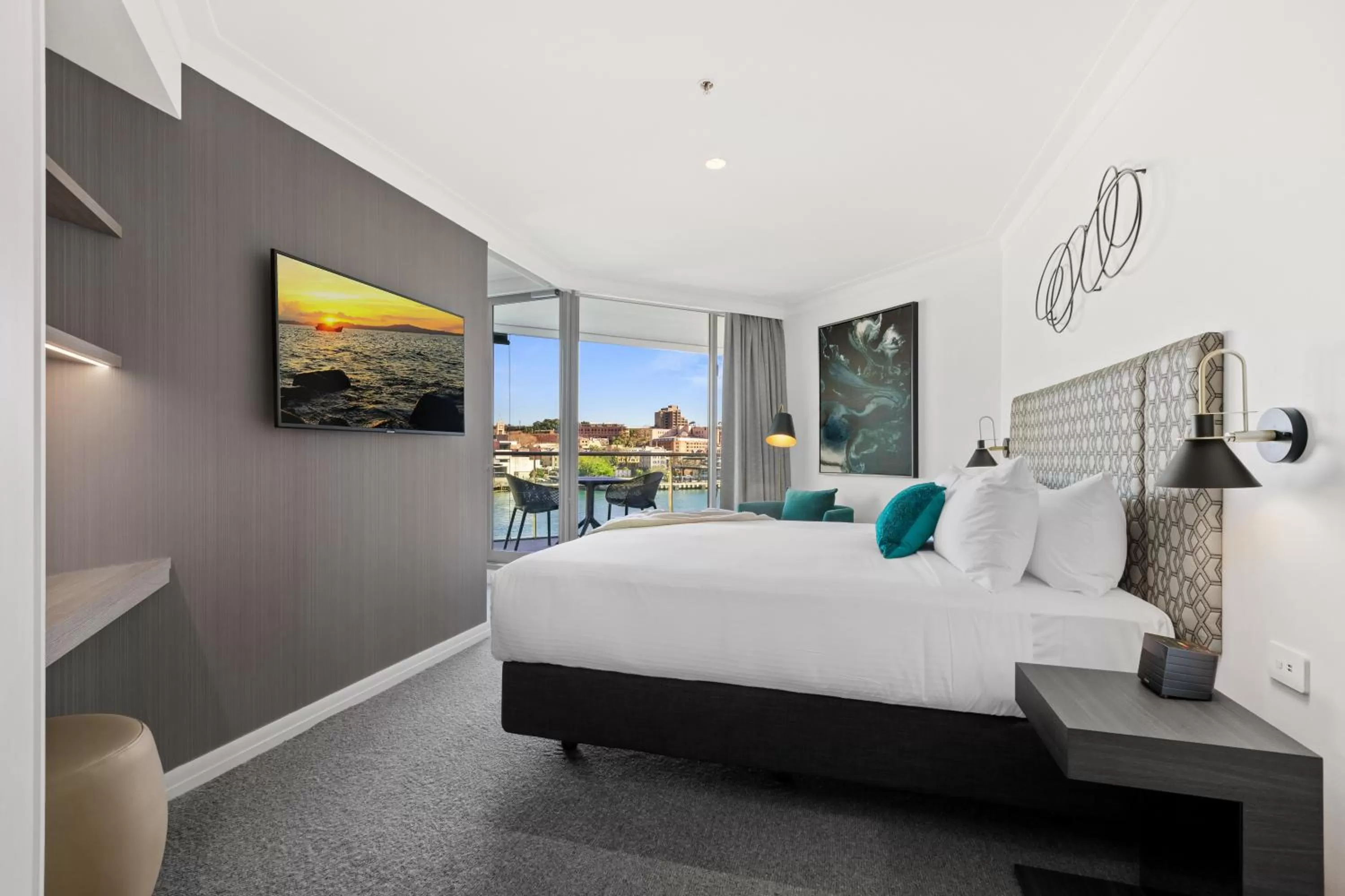 Deluxe One-Bedroom Apartment with Harbor View in Pullman Quay Grand Sydney Harbour