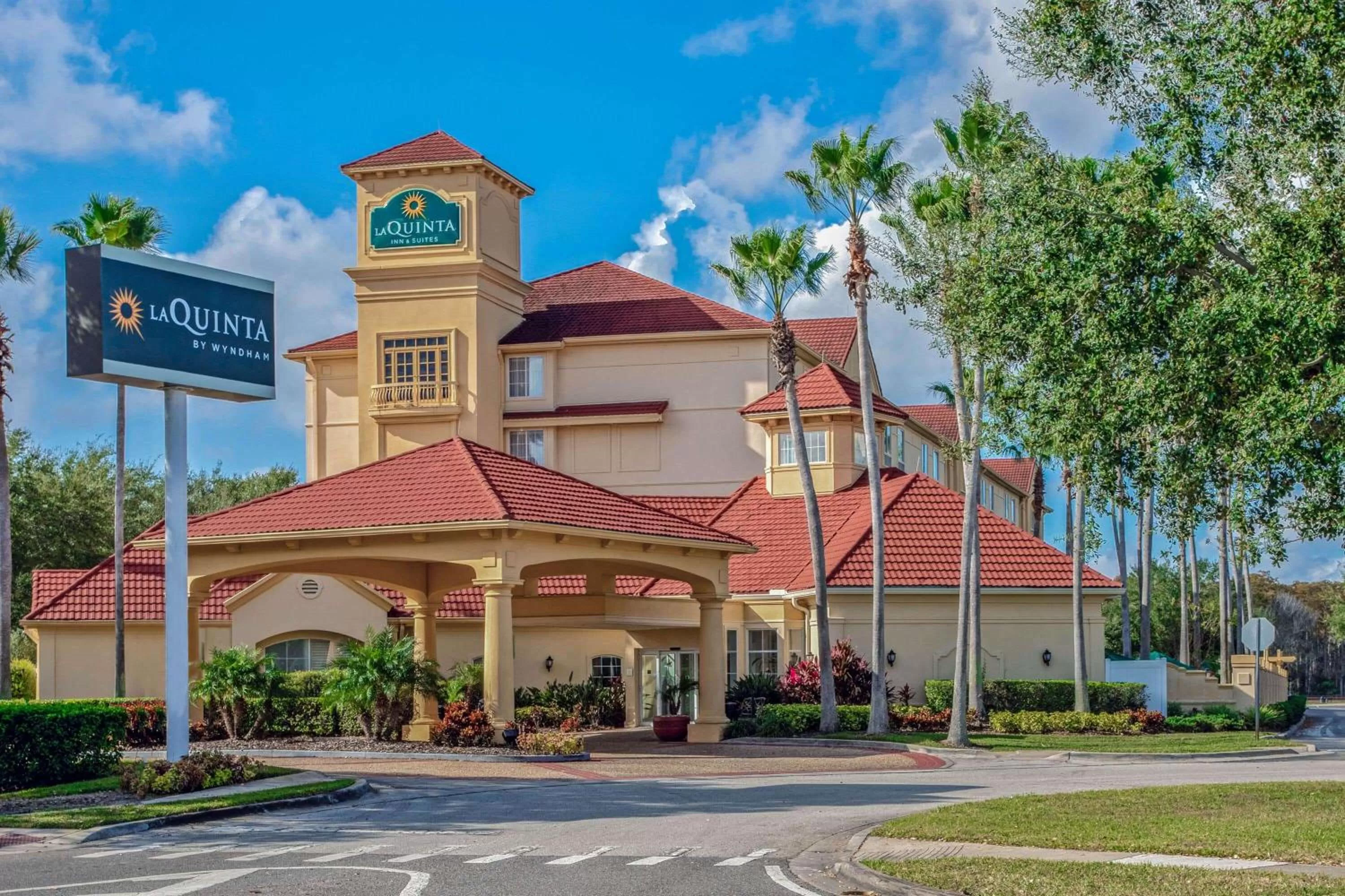La Quinta by Wyndham Orlando Airport North - Free Airport Shuttle!