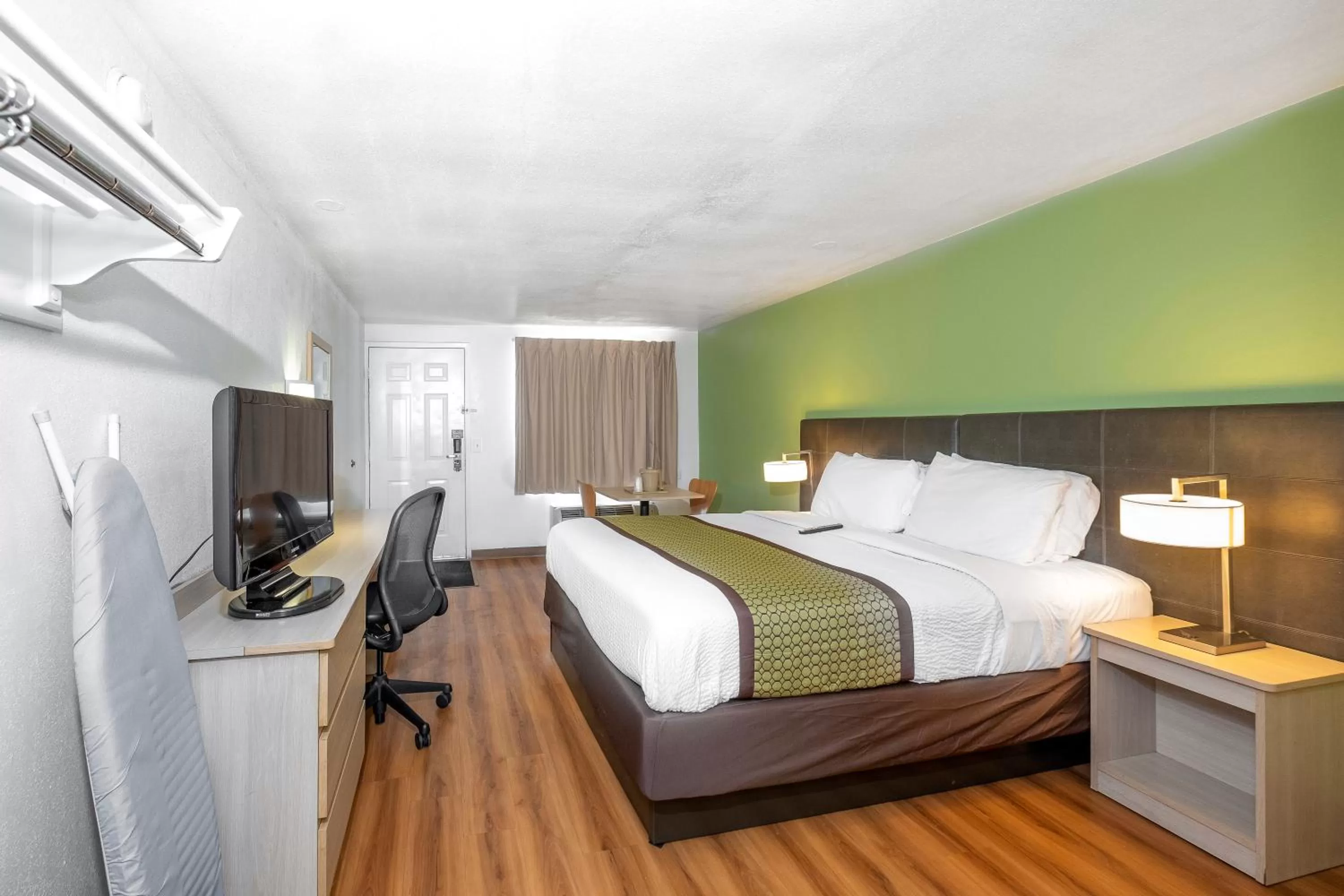 King Room - Non-Smoking in American Inn