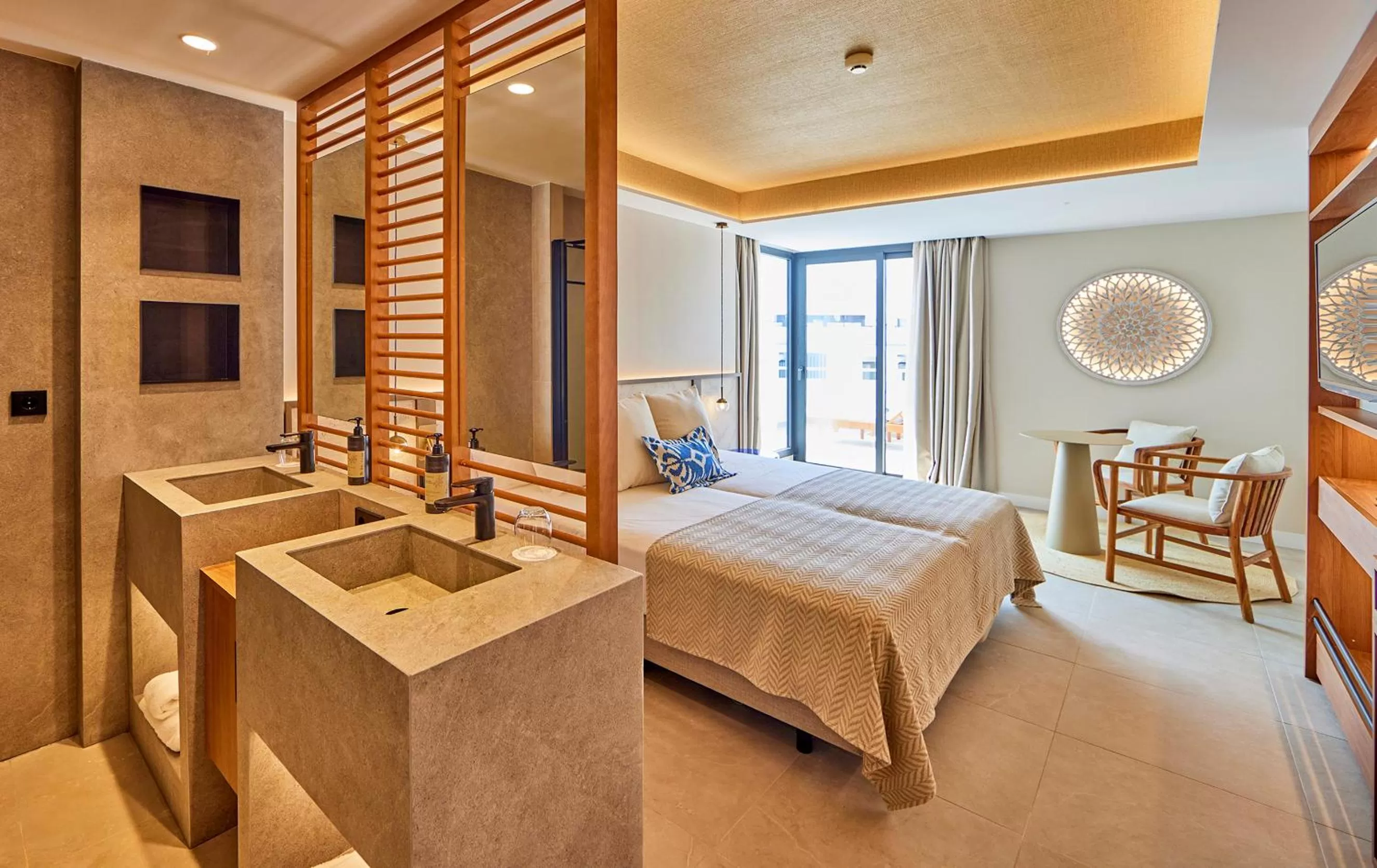 Junior Suite with Side Sea View (2 Adults + 1 Child) in Universal Grand León & Spa