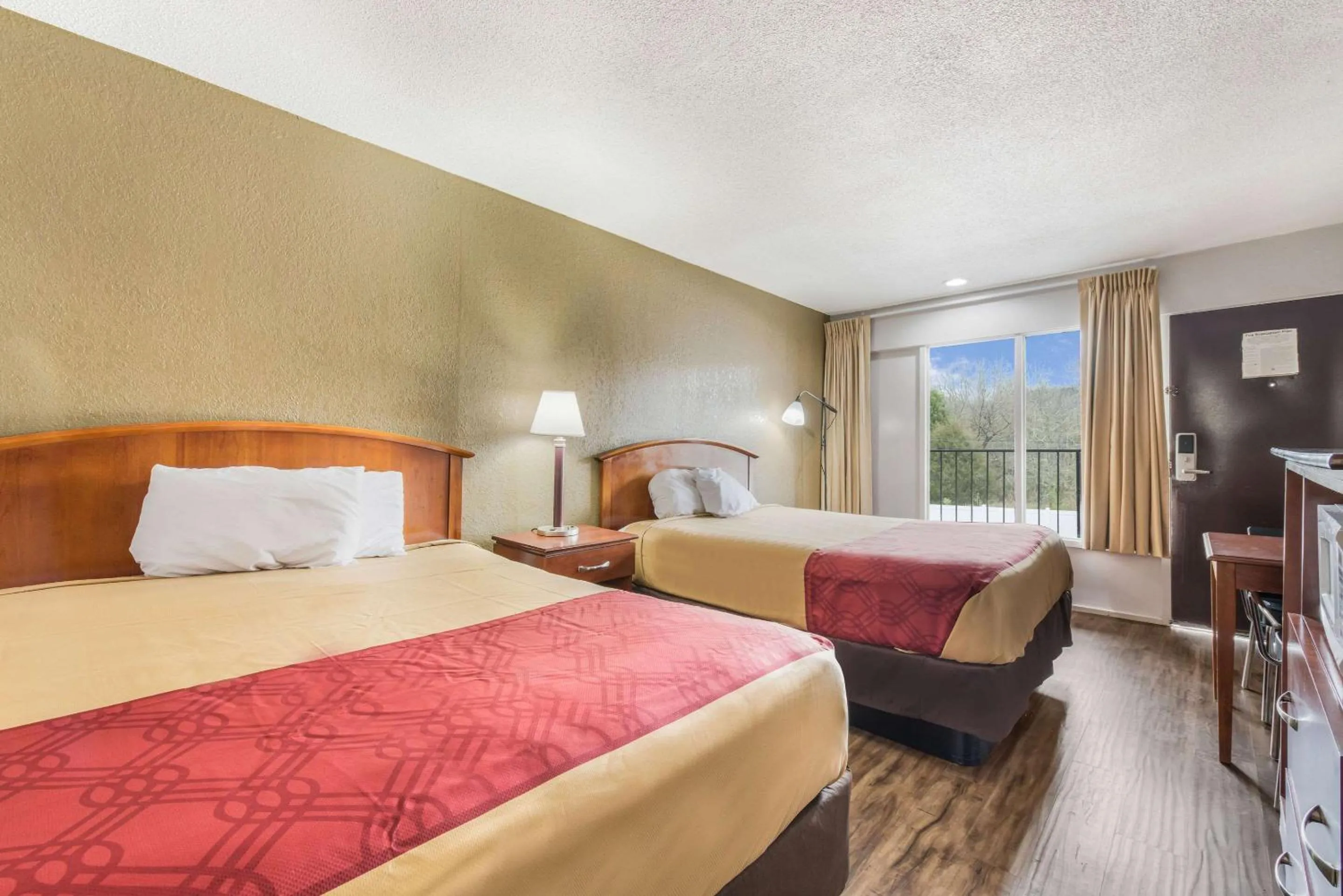 Efficiency Queen Room with Two Queen Beds - Accessible/Smoking in Econo Lodge Salisbury