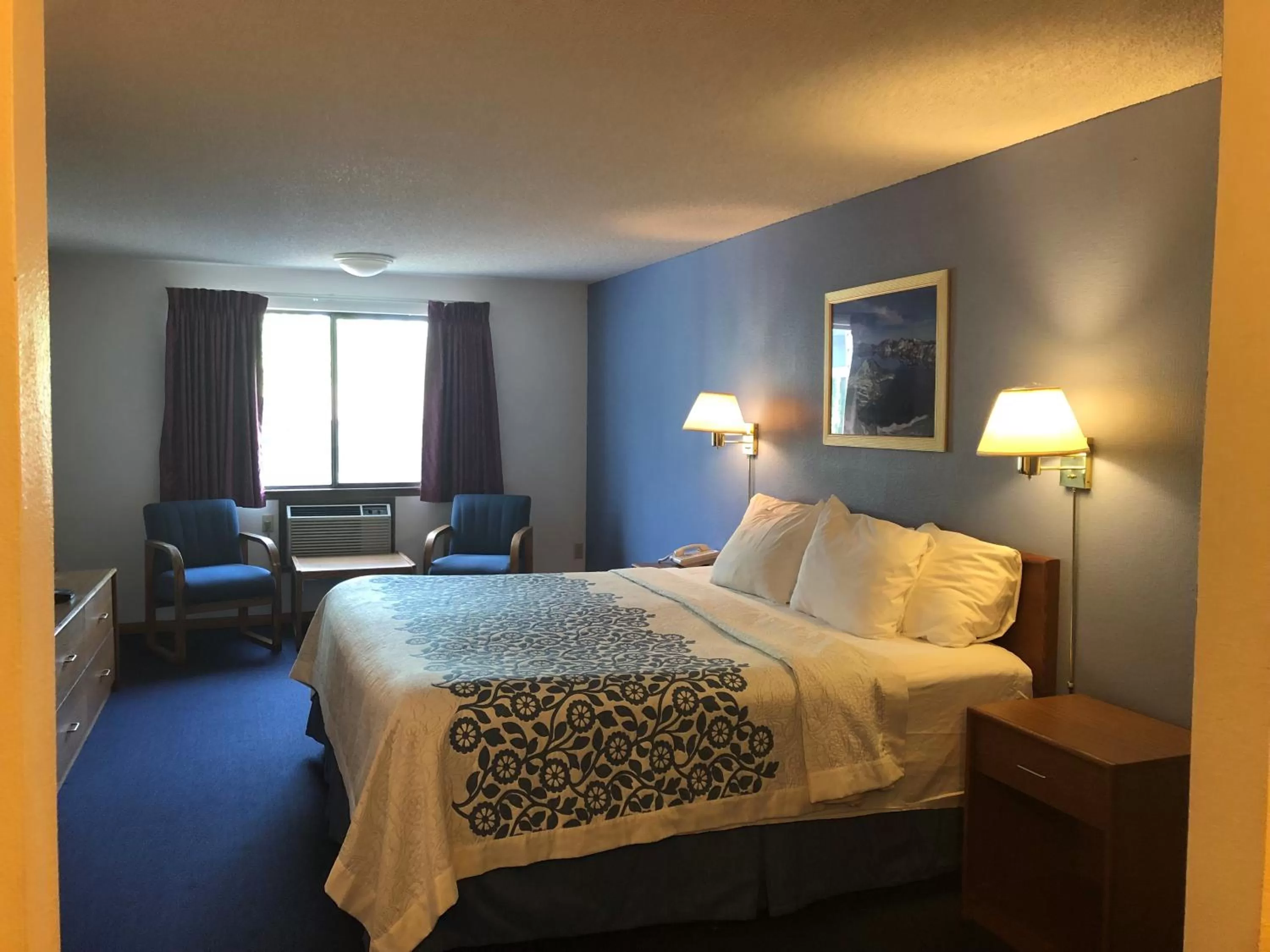 Queen Room - Non-Smoking in Days Inn by Wyndham Corvallis