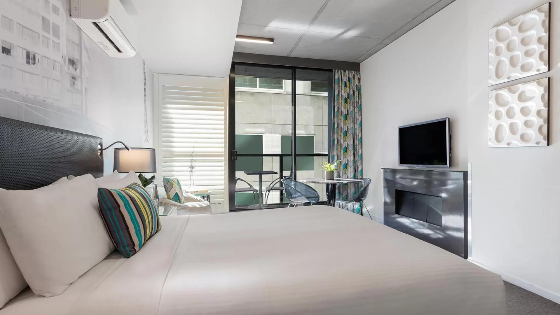 Studio in Oaks Melbourne on William Suites