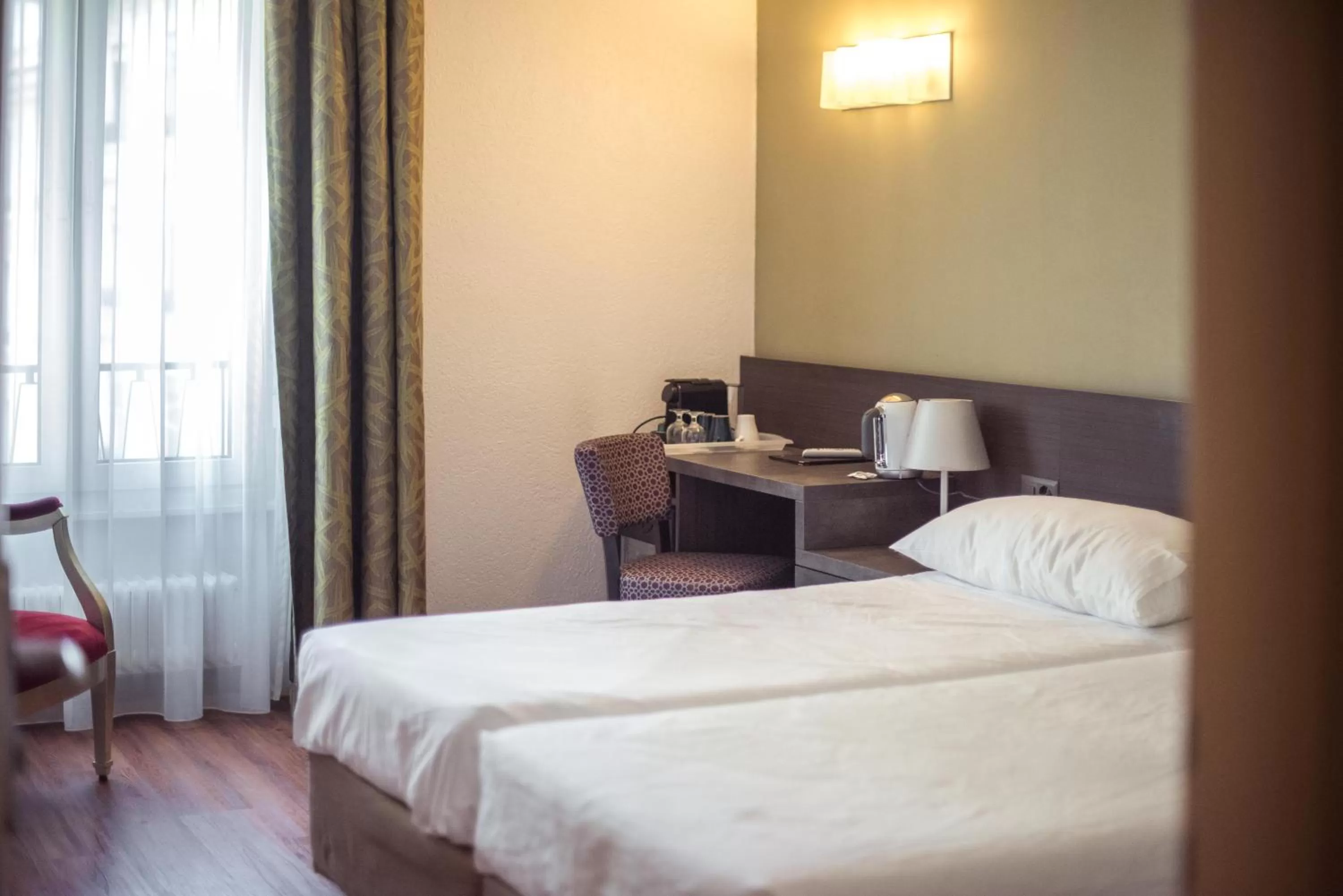 Classic Twin Room in Hotel Montana