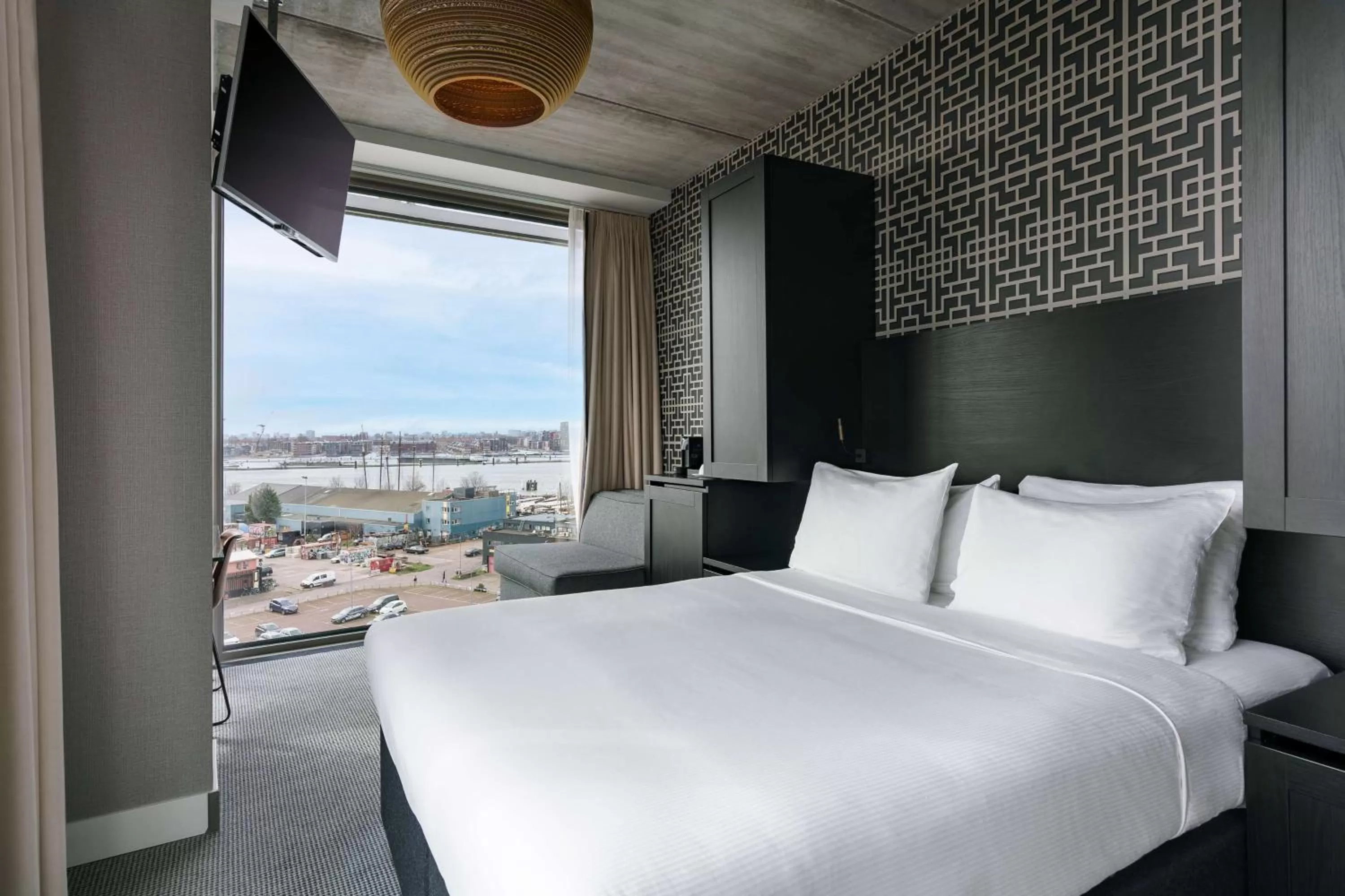 Superior Queen Room in DoubleTree By Hilton Hotel Amsterdam - Ndsm Wharf