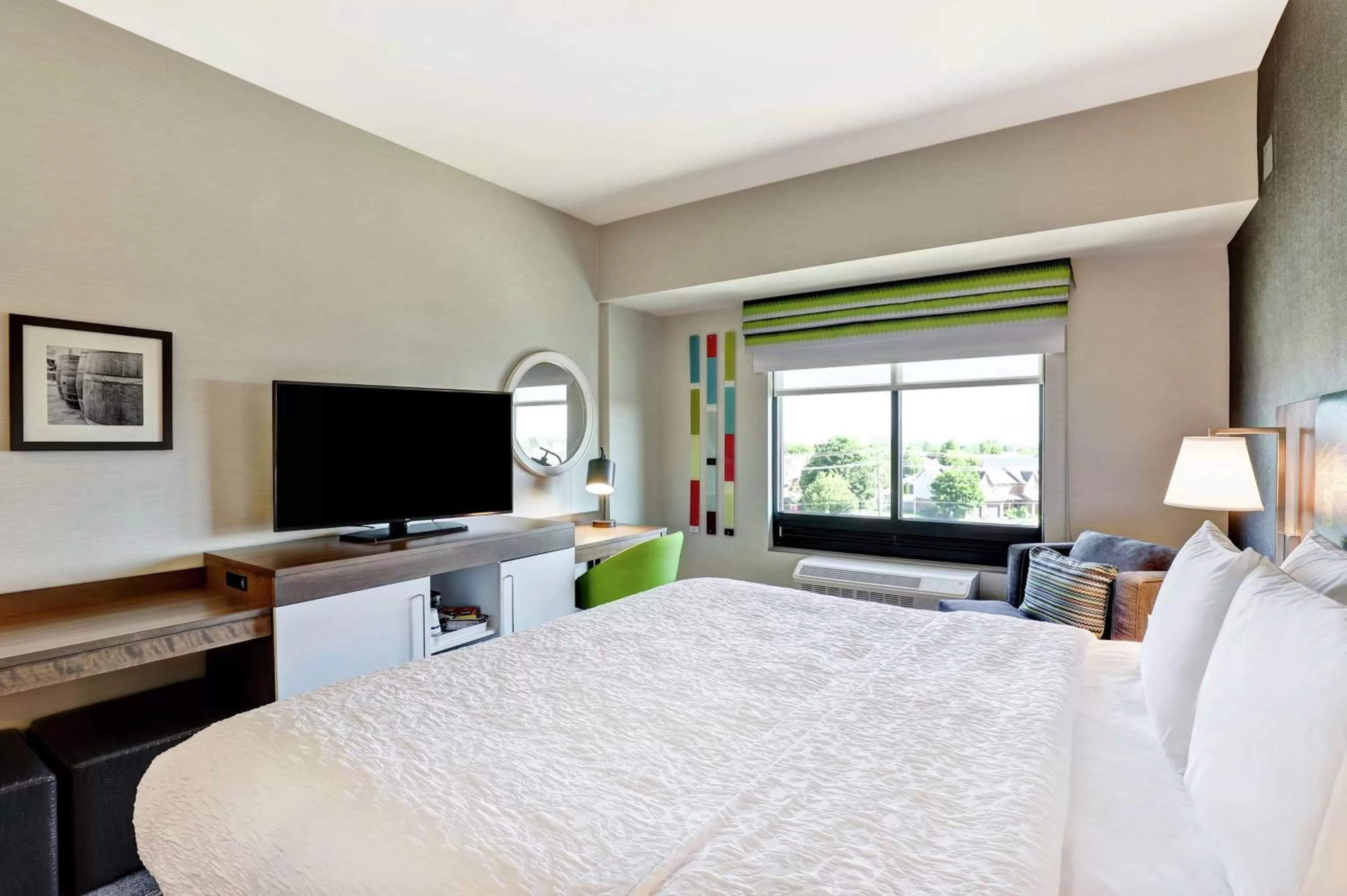 King Room with Mini Fridge - Non-Smoking in Hampton Inn St. Catharines Niagara