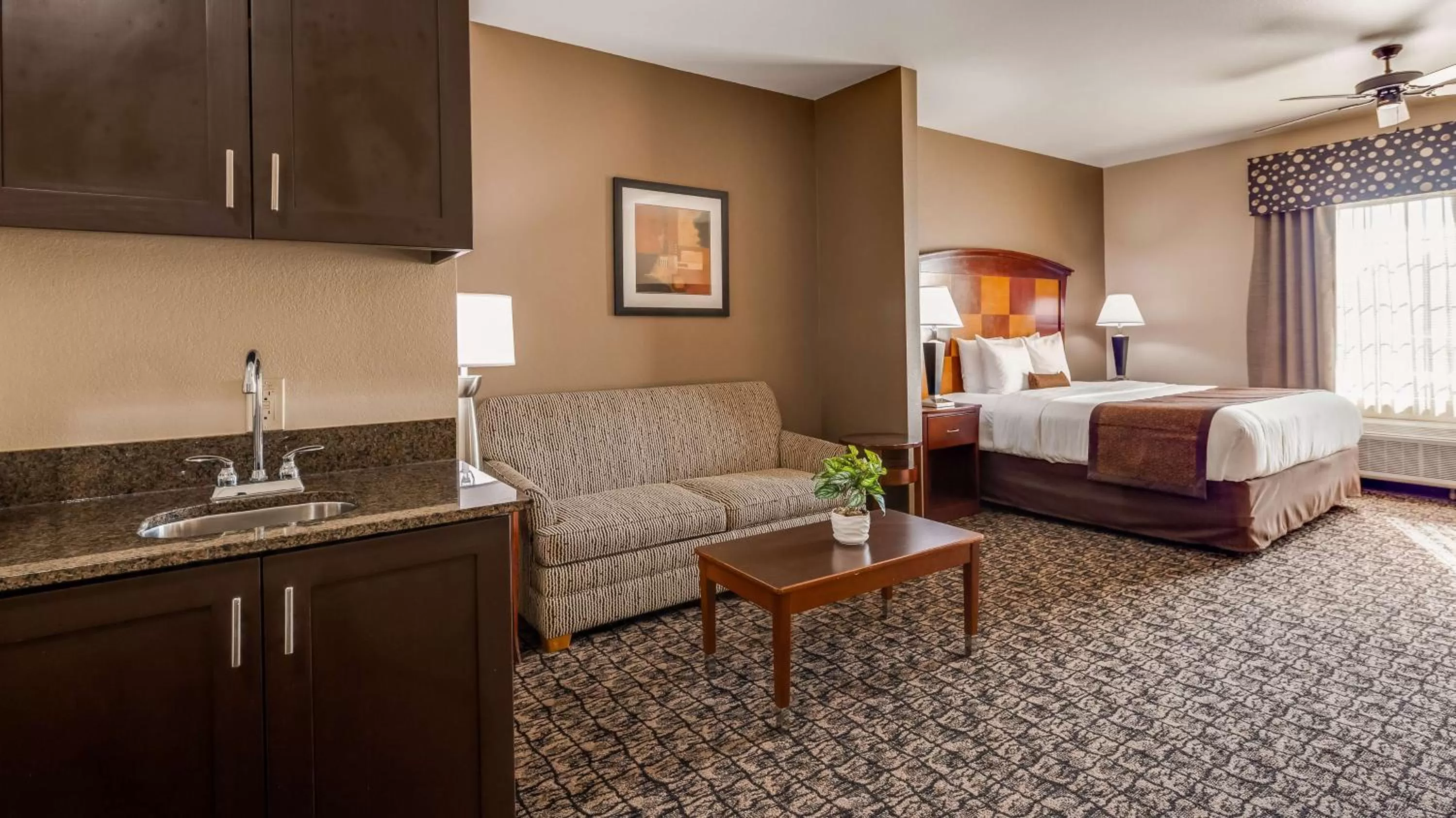 King Suite - Non-Smoking in Best Western Carthage Inn & Suites