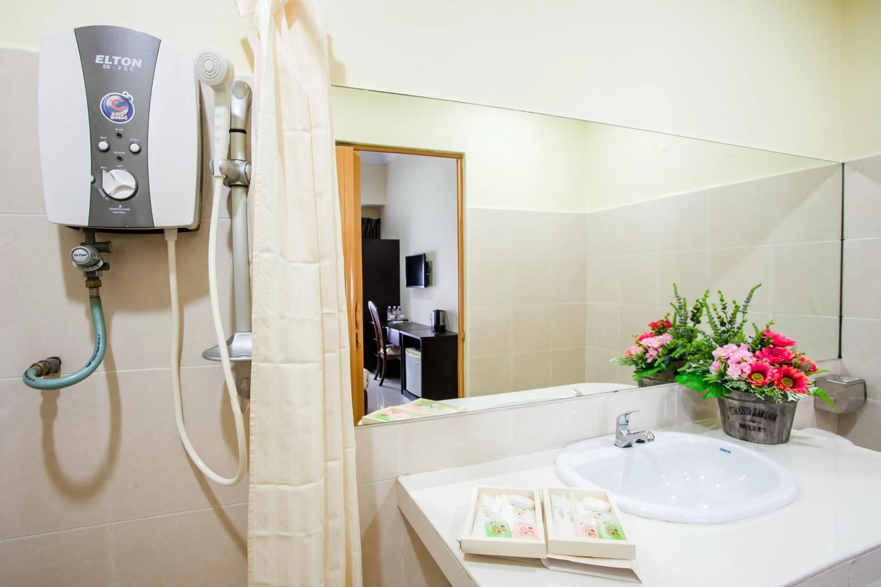 Deluxe Family Room in RJ Hotel Kulai