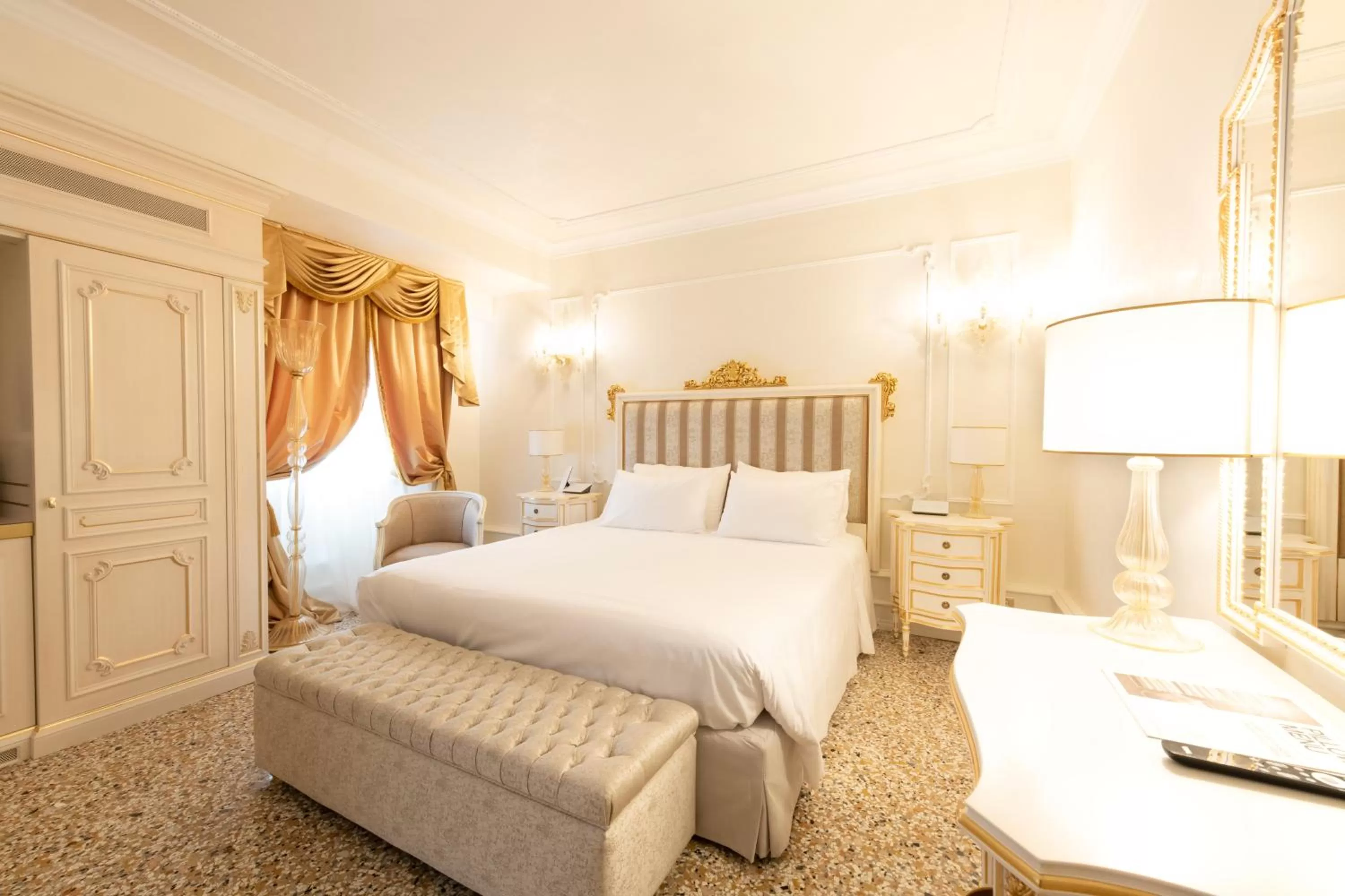 Superior Double Room in Ca' Bonfadini Historic Experience