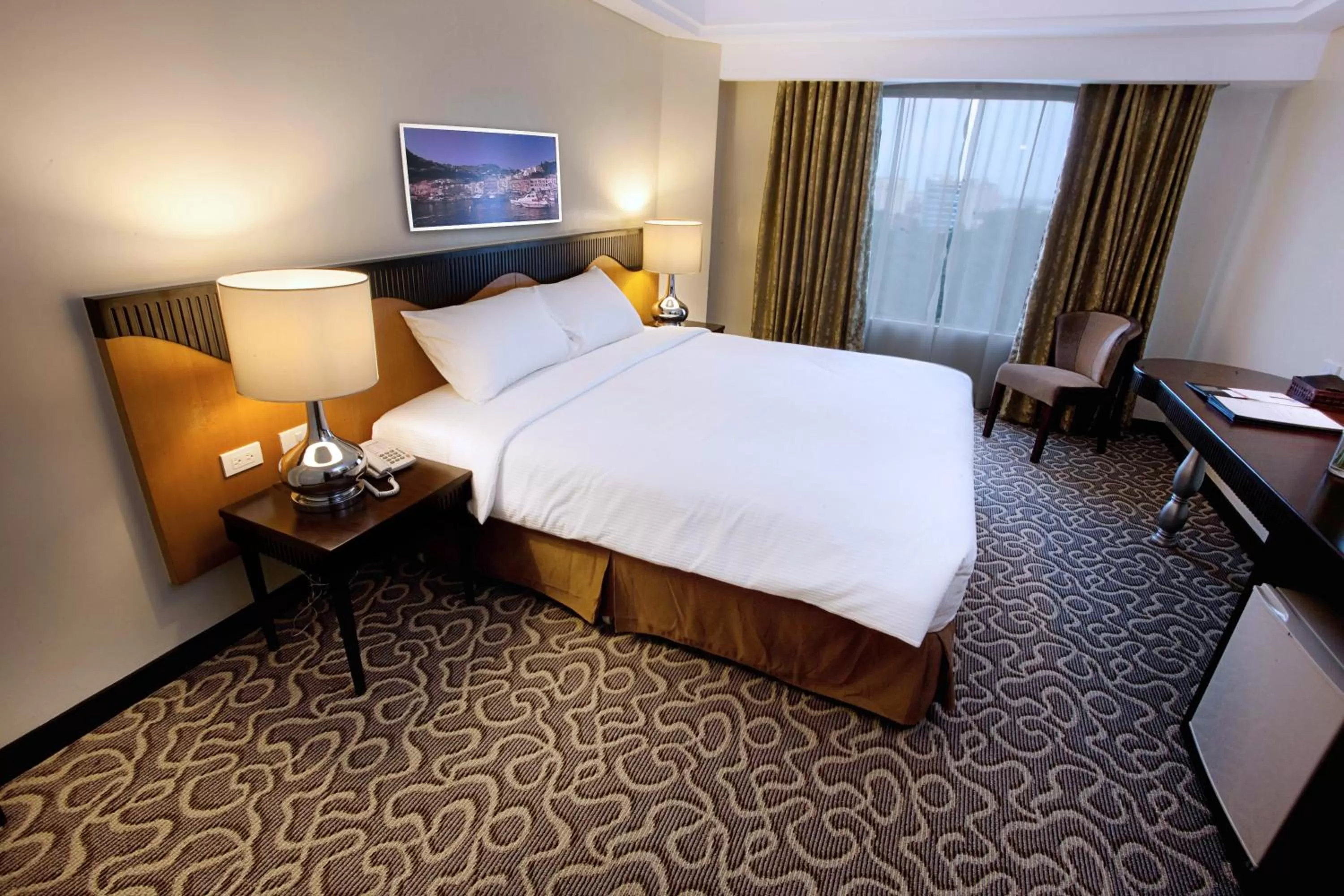 Deluxe King Room in Hotel Elizabeth Cebu