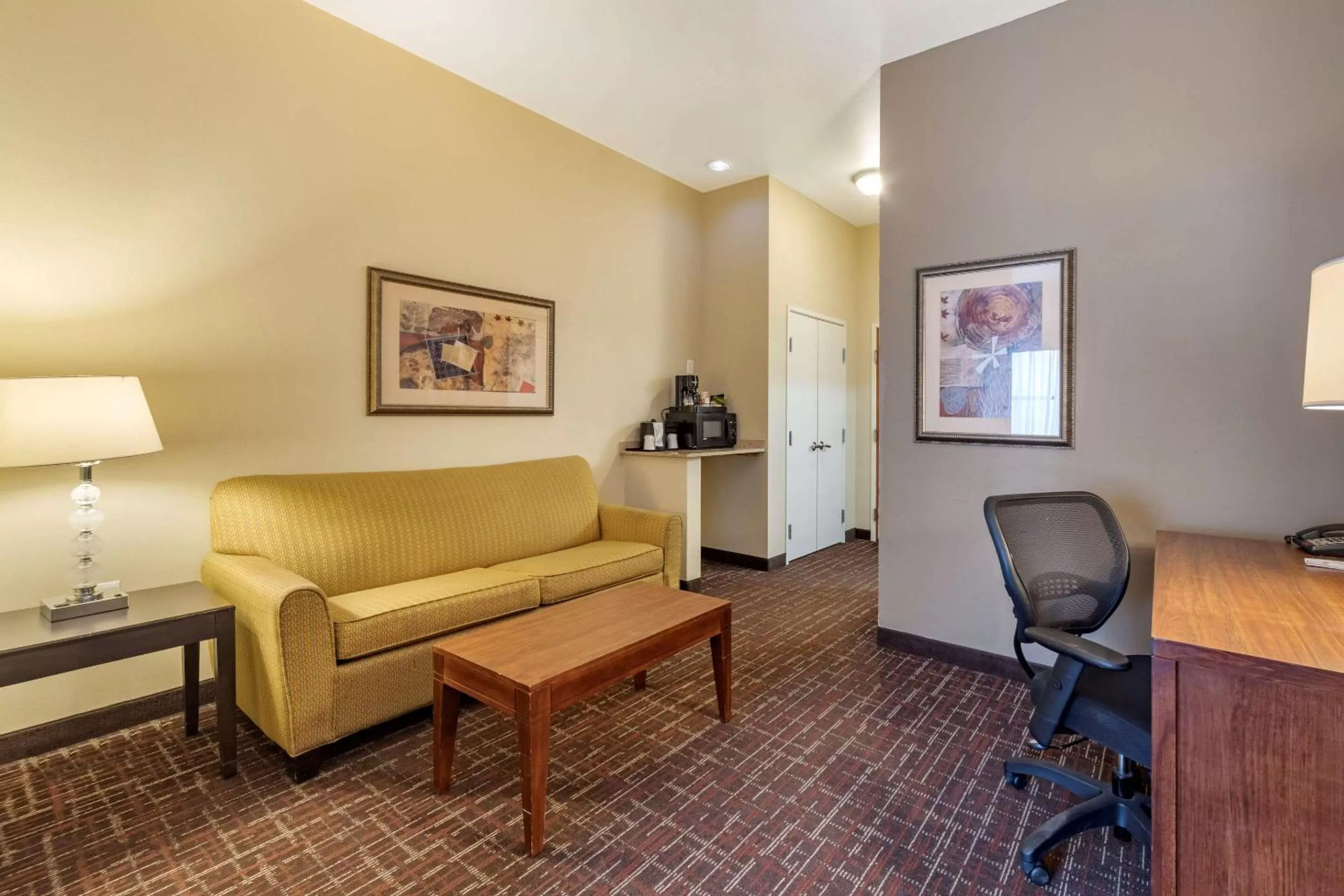 King Suite - Non-Smoking in Spark by Hilton Shawnee