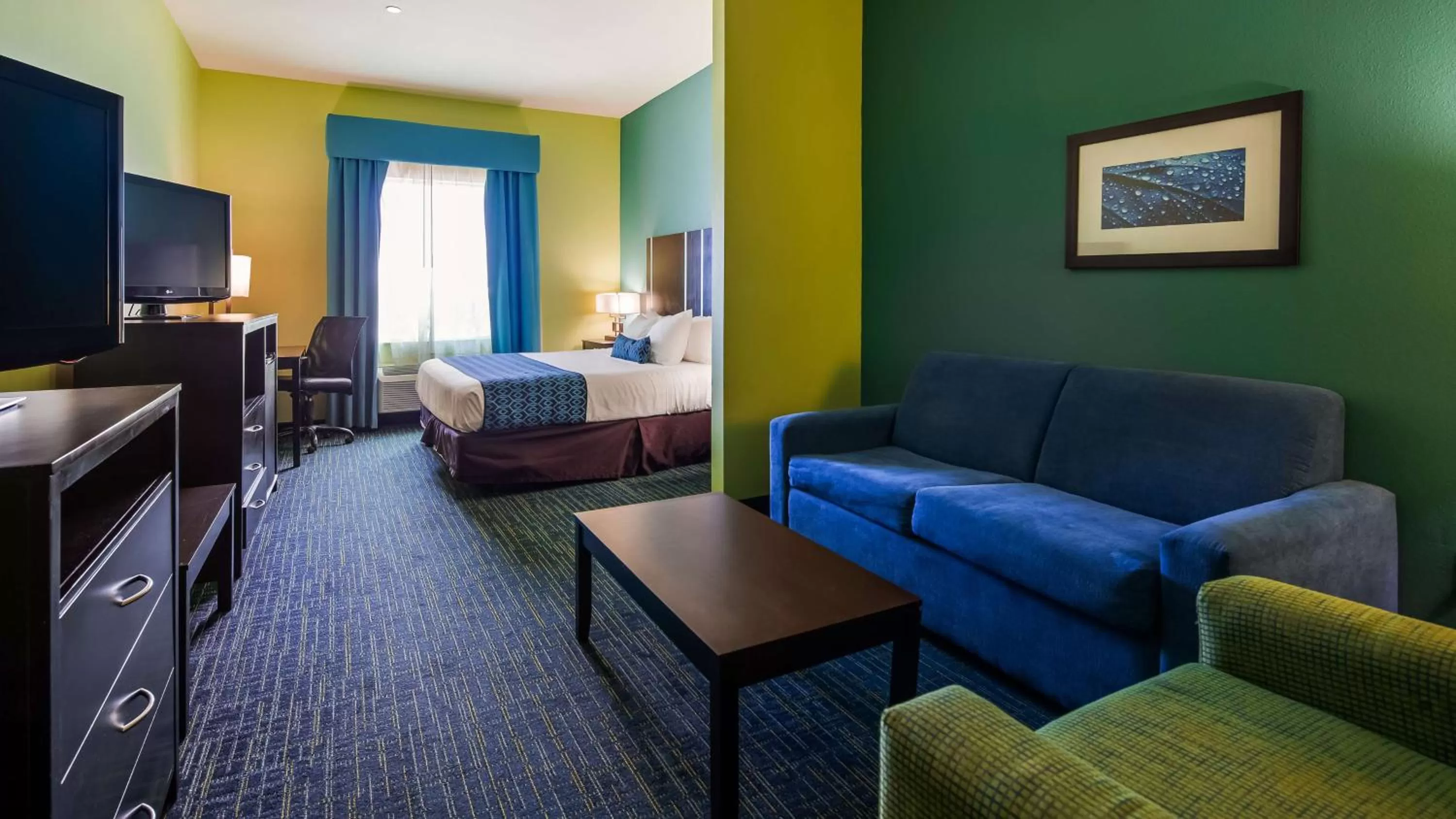 King Suite with Sofa Bed in Best Western Plus Carrizo Springs Inn & Suites