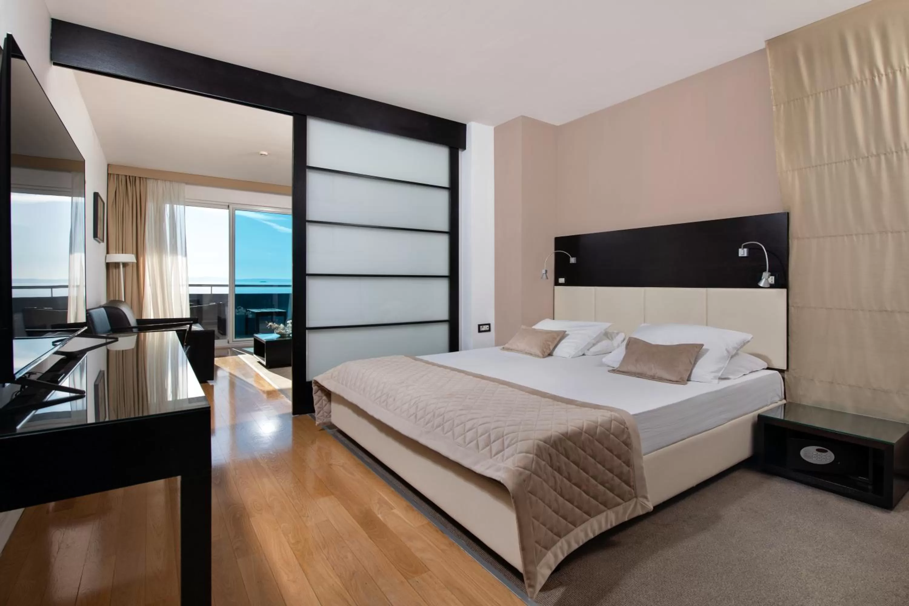 Comfort Suite with Balcony and Sea View in Hotel San Antonio