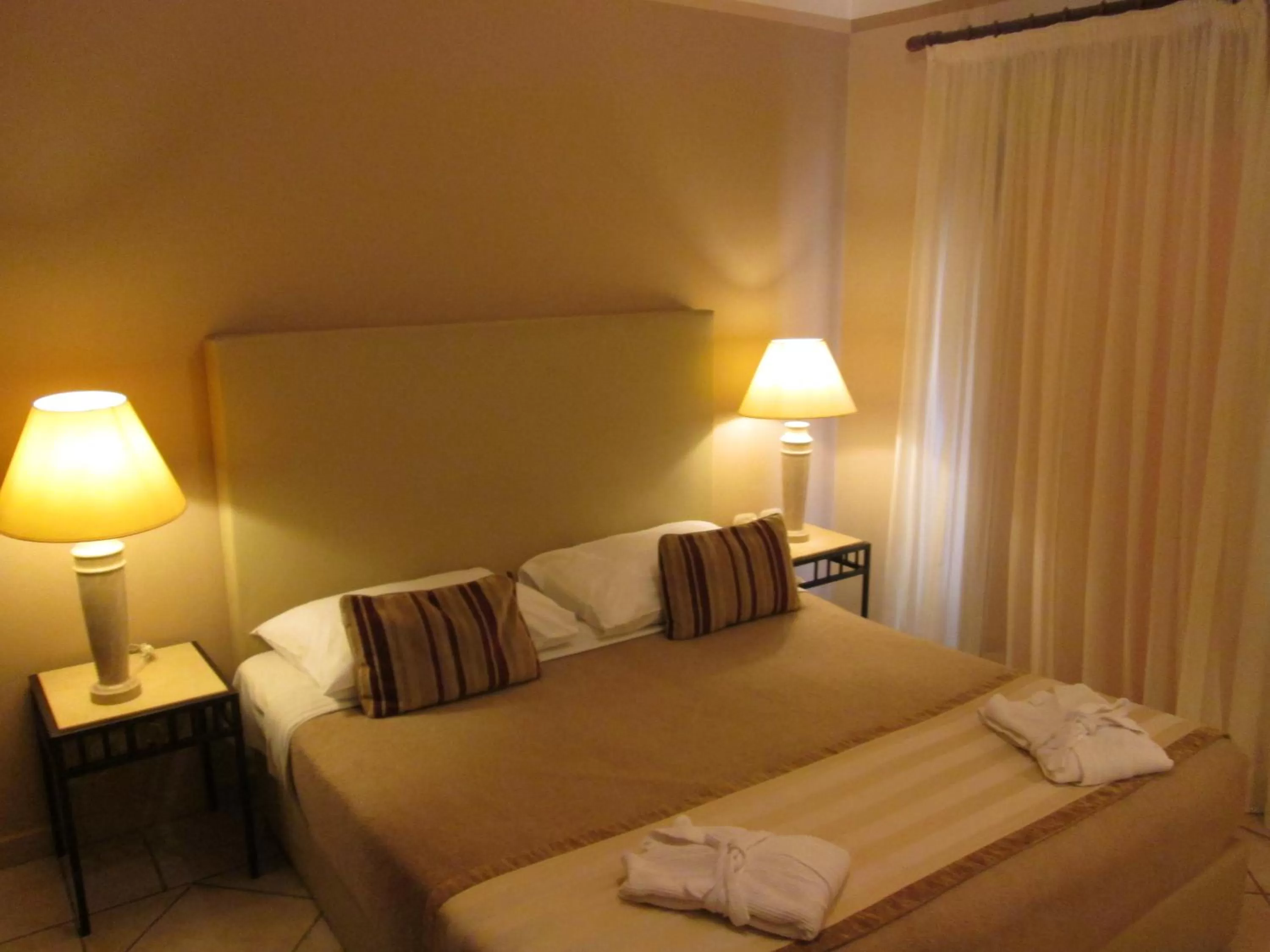 Apartment with Queen Bed ( 3 Adults + 1 Child) in Solymar Ivory Suites