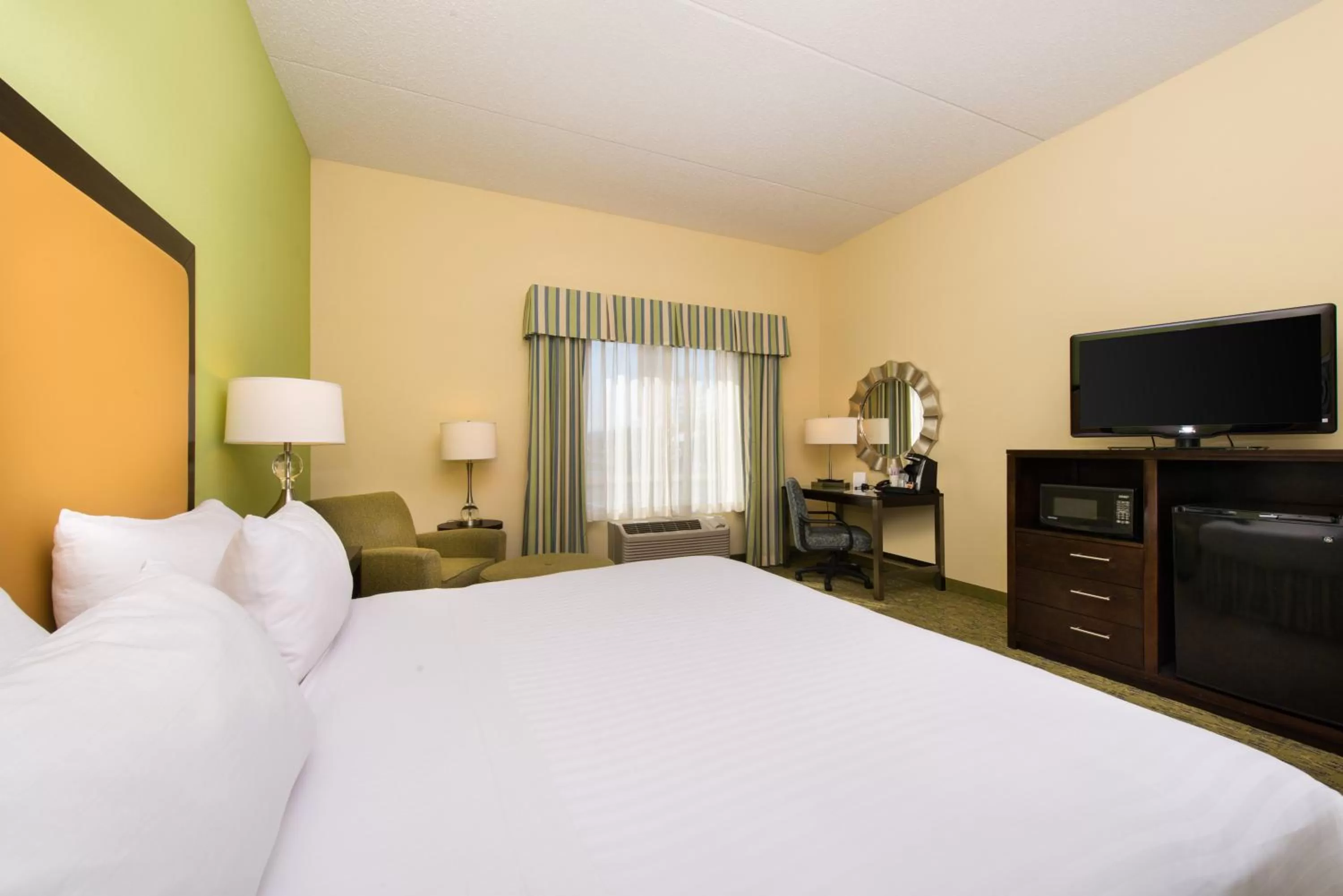 King Room - Mobility Access/Hearing Accessible in Holiday Inn Express and Suites Dickson City by IHG