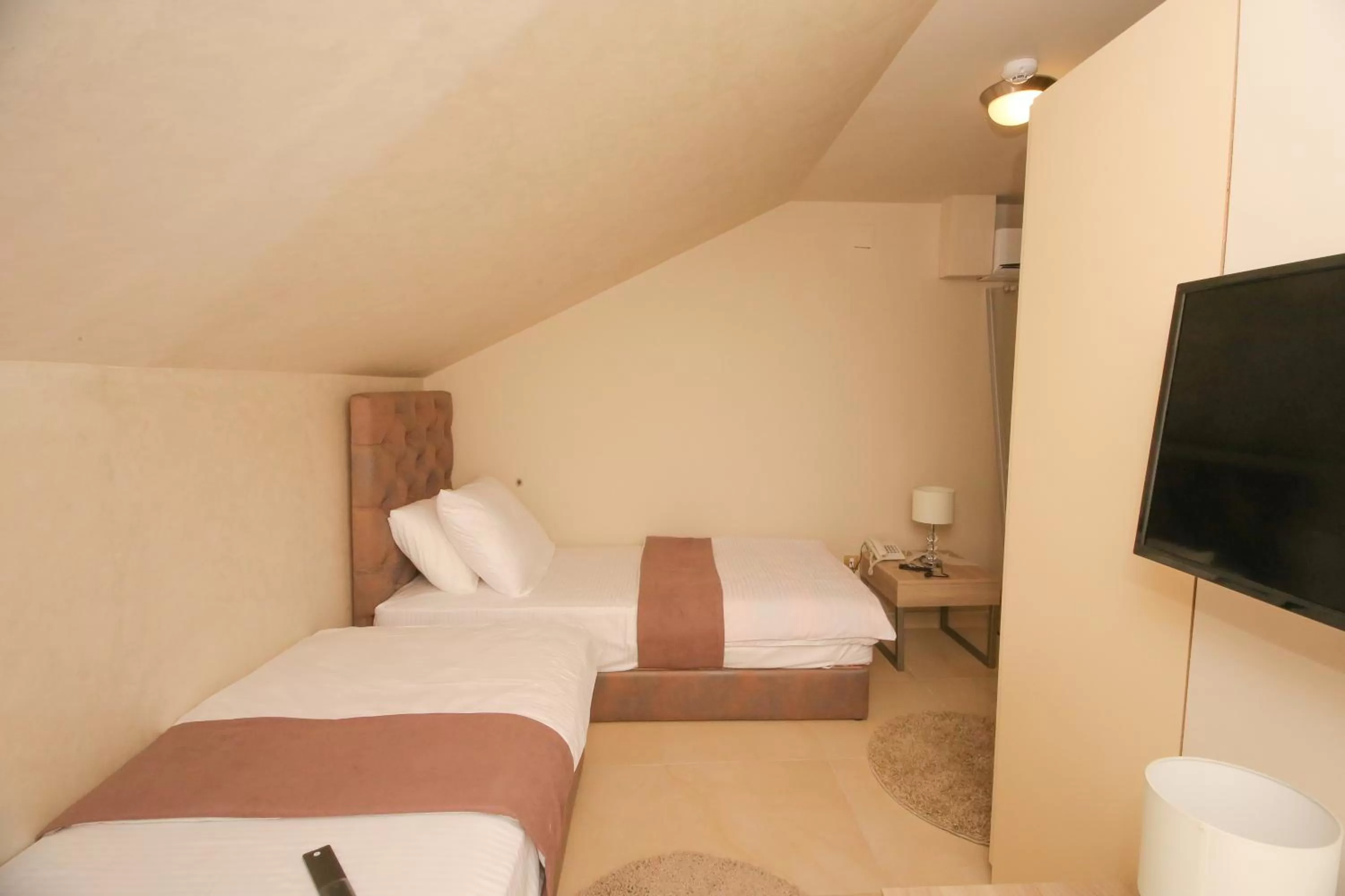 Small Twin Room - single occupancy in Bajadera Lux