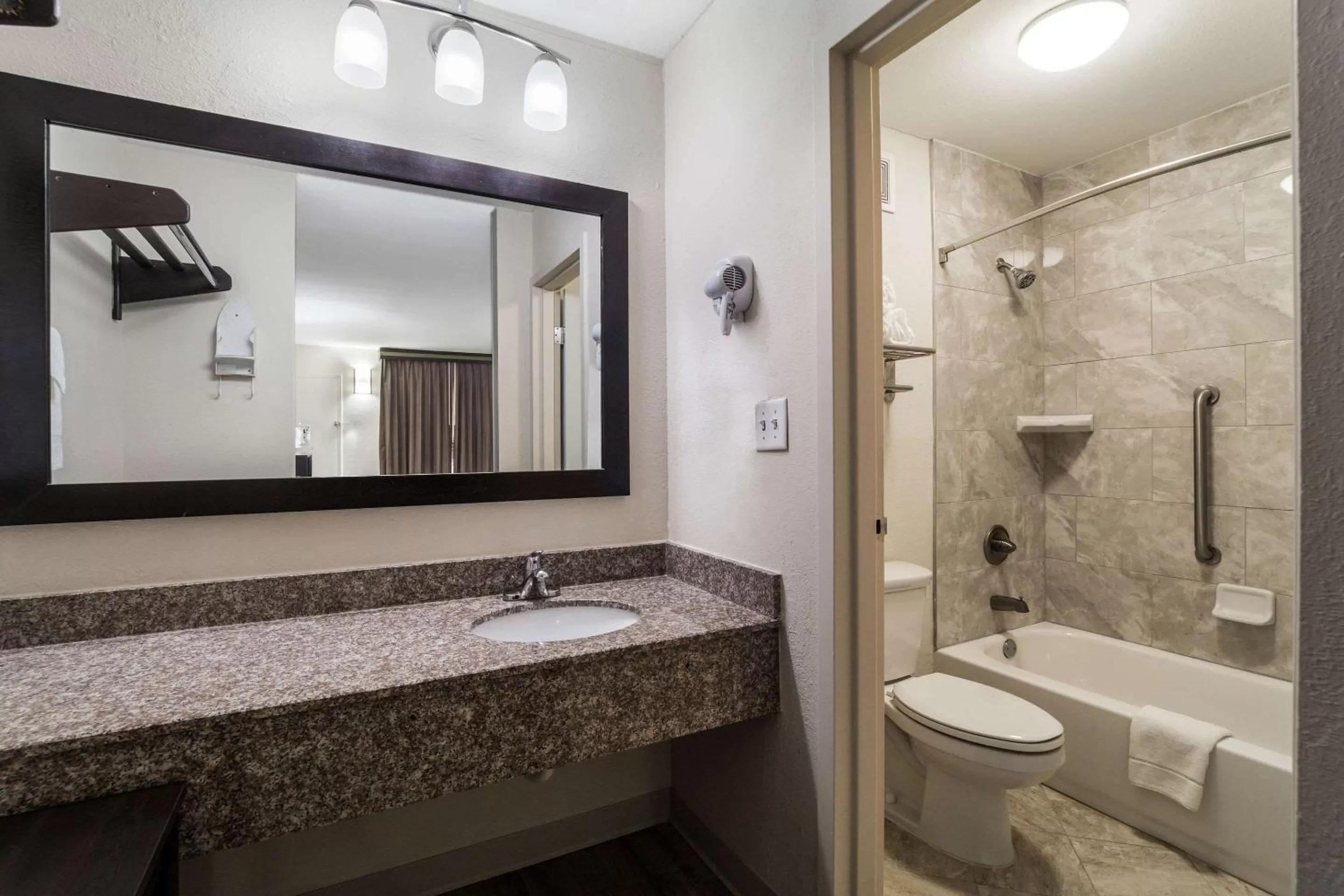 Double Room with Two Double Beds - Smoking in Quality Inn Coliseum