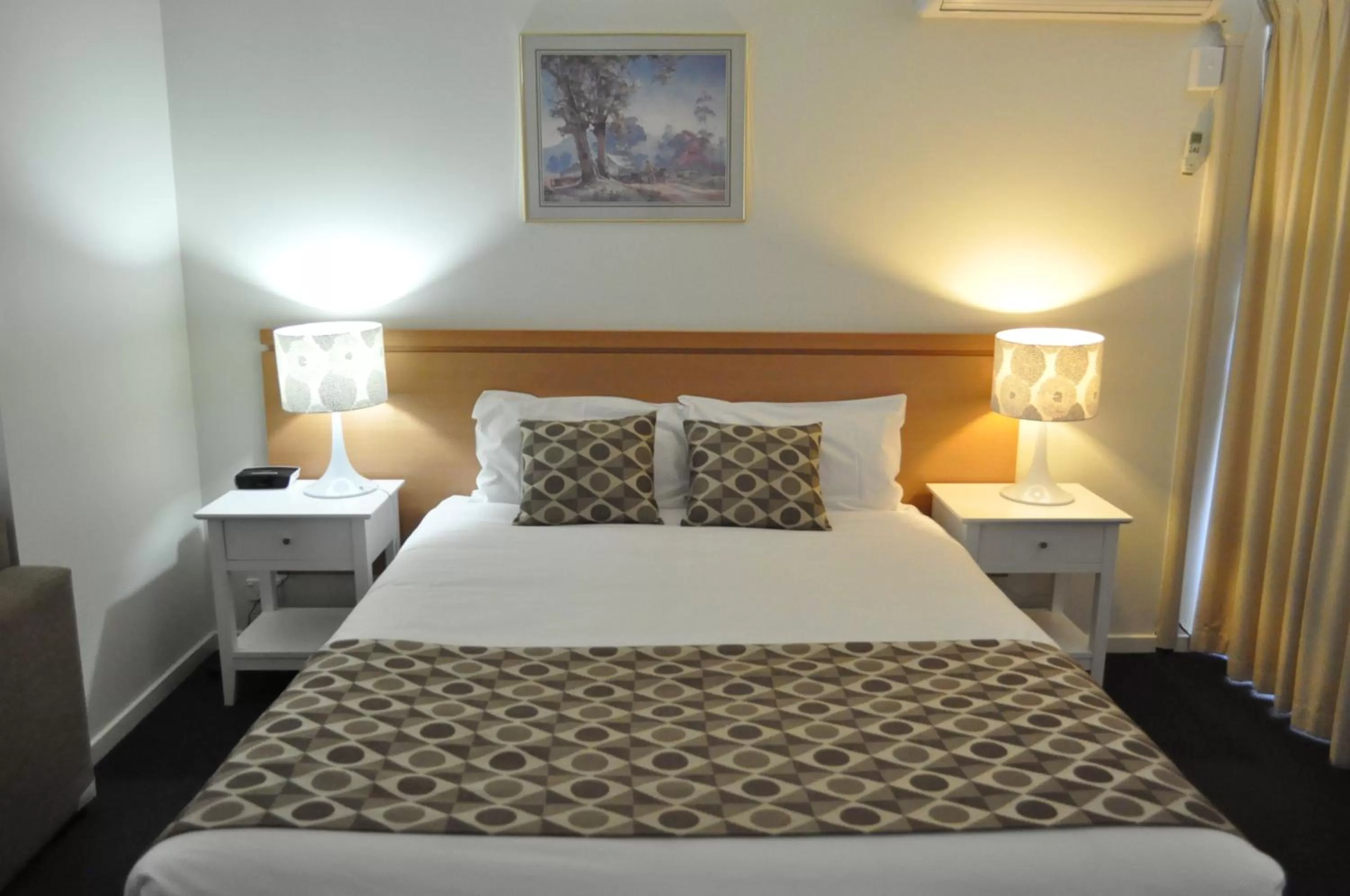 Deluxe Queen Room in Albury Burvale Motor Inn