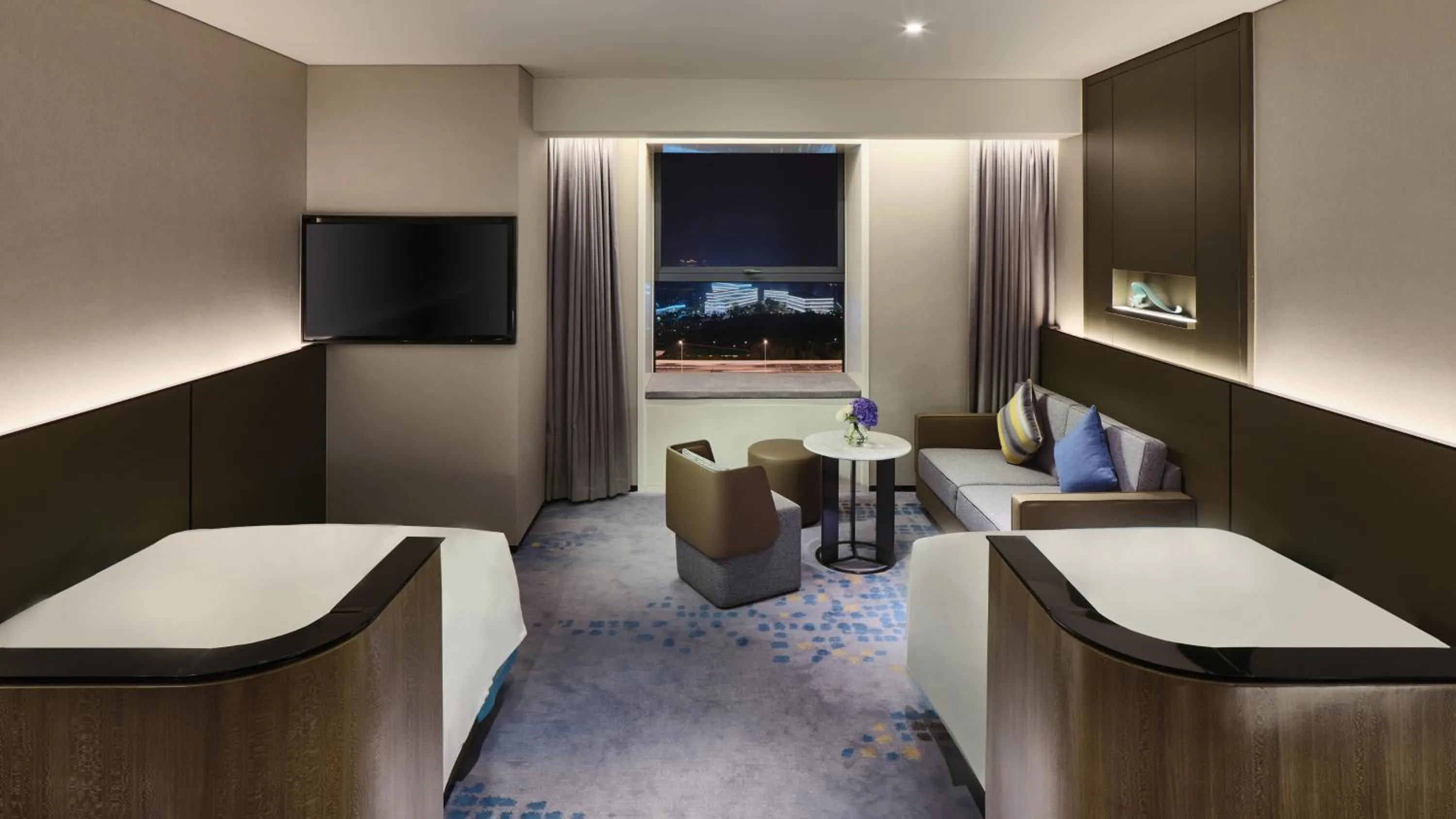 Premium Twin Room with Lounge Access in Crowne Plaza Wuhan Development Zone by IHG
