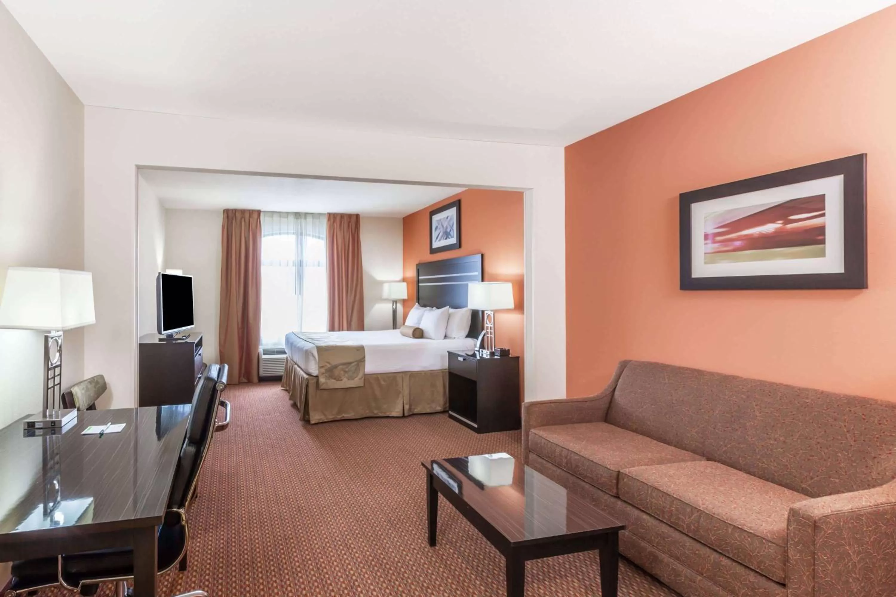 King Studio Suite - Mobility Access/Non-Smoking in La Quinta Inn & Suites by Wyndham Tulsa Midtown