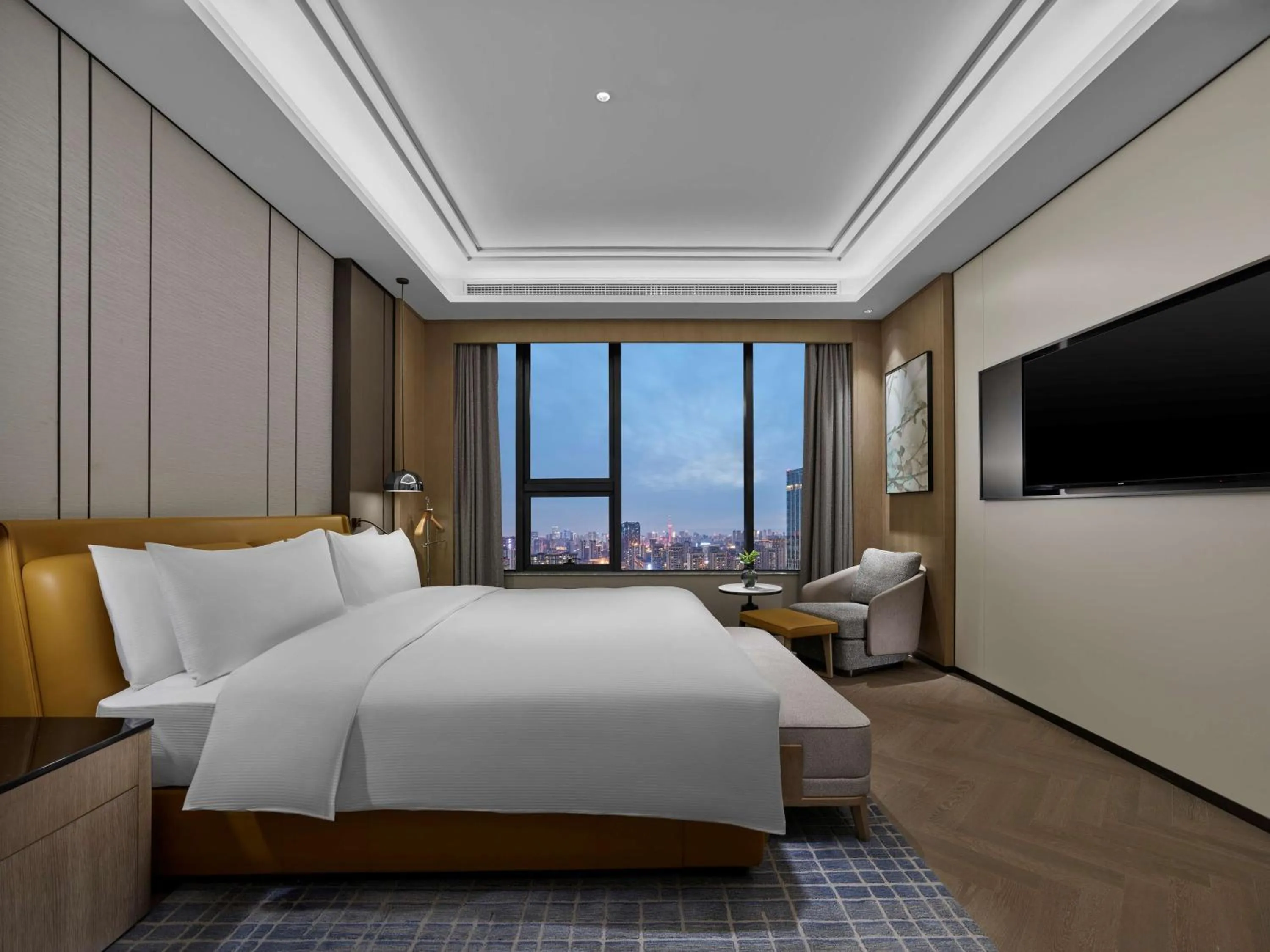 Deluxe King Suite in DoubleTree by Hilton Chengdu Riverside - Close to Panda Base and Chengdu East Railway