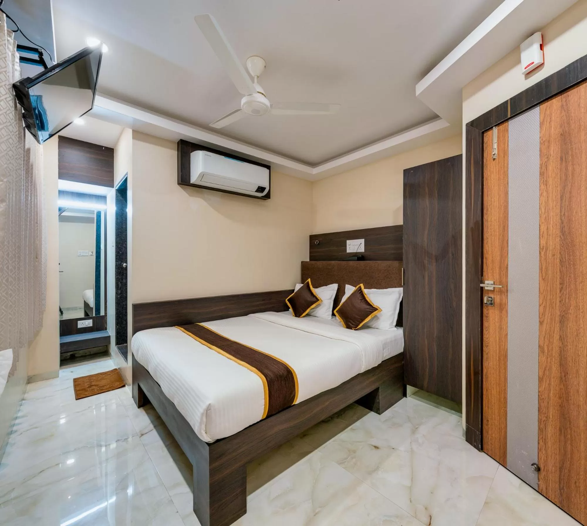 Standard Double Room with Fan - single occupancy in Hotel Aatithya Satkar Near Mahalaxmi Temple
