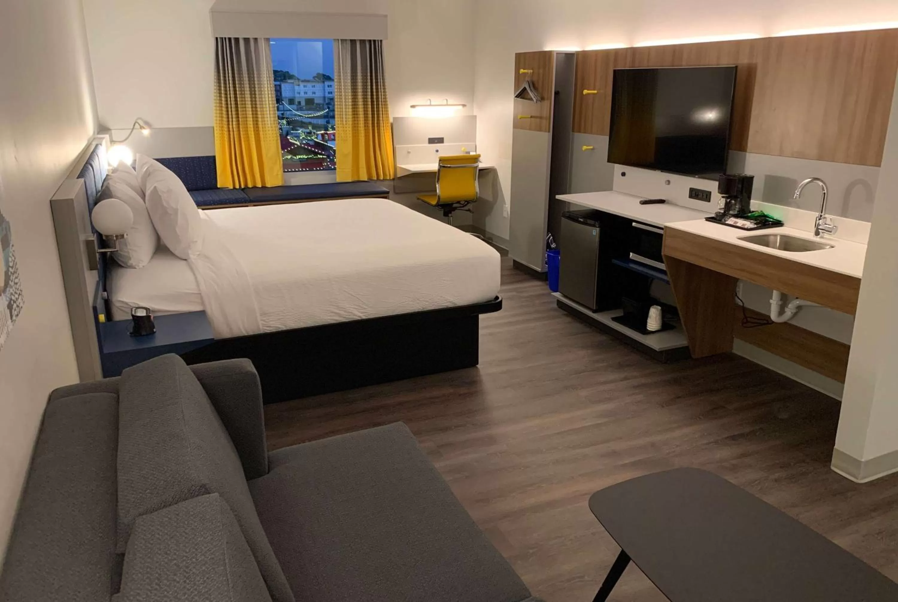 King Studio Suite with Bath Tub - Mobility Access/Non-Smoking in Microtel Inn & Suites by Wyndham Rehoboth Beach