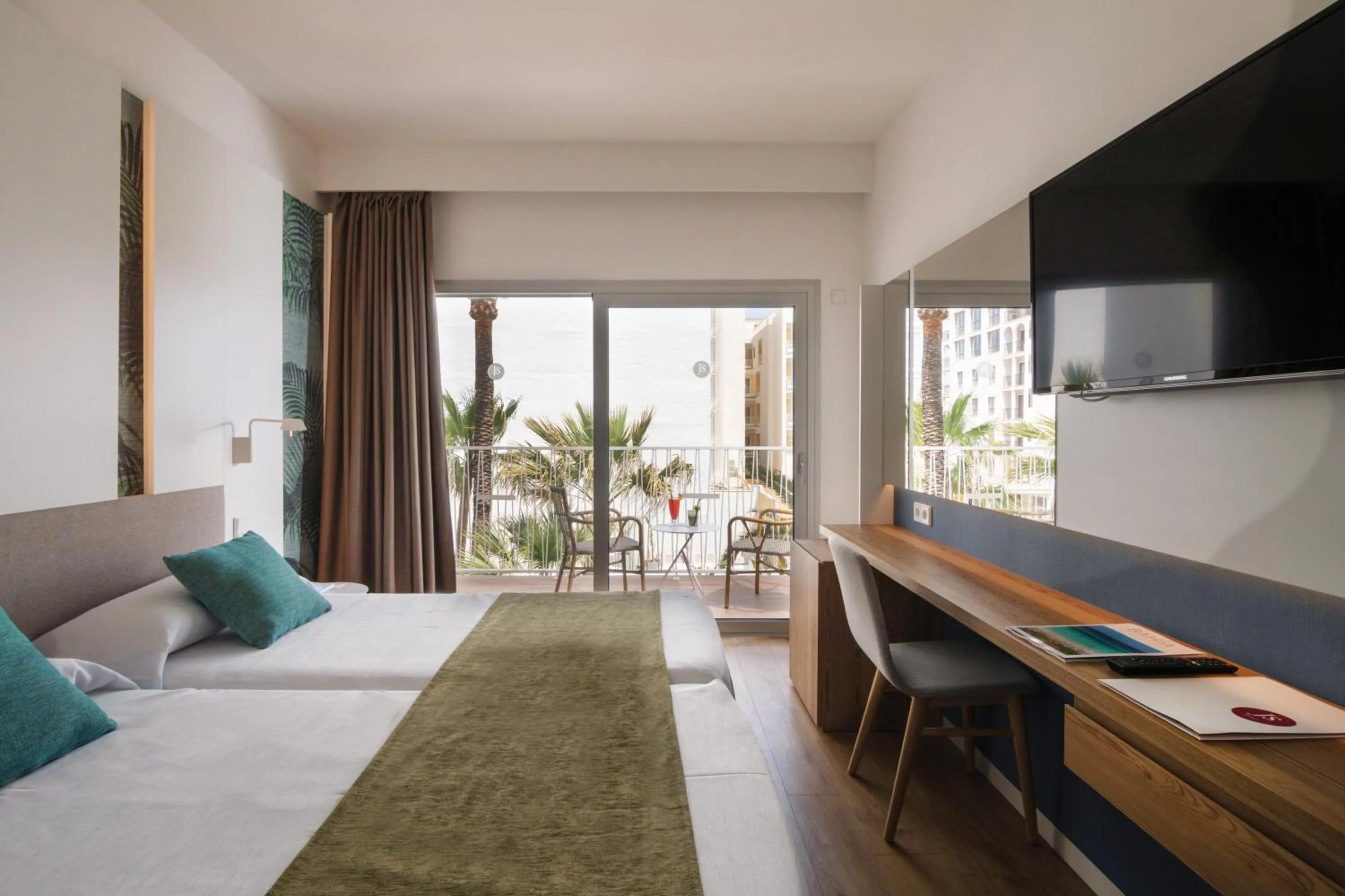 Double Room with Balcony - High Floor in JS Yate