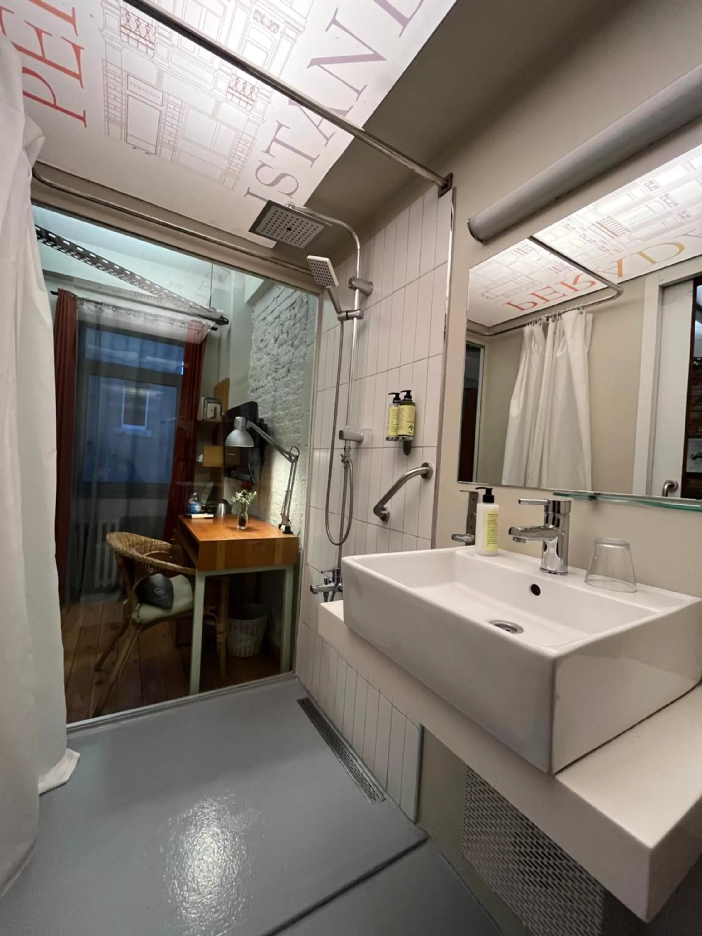 Shower in Peradays