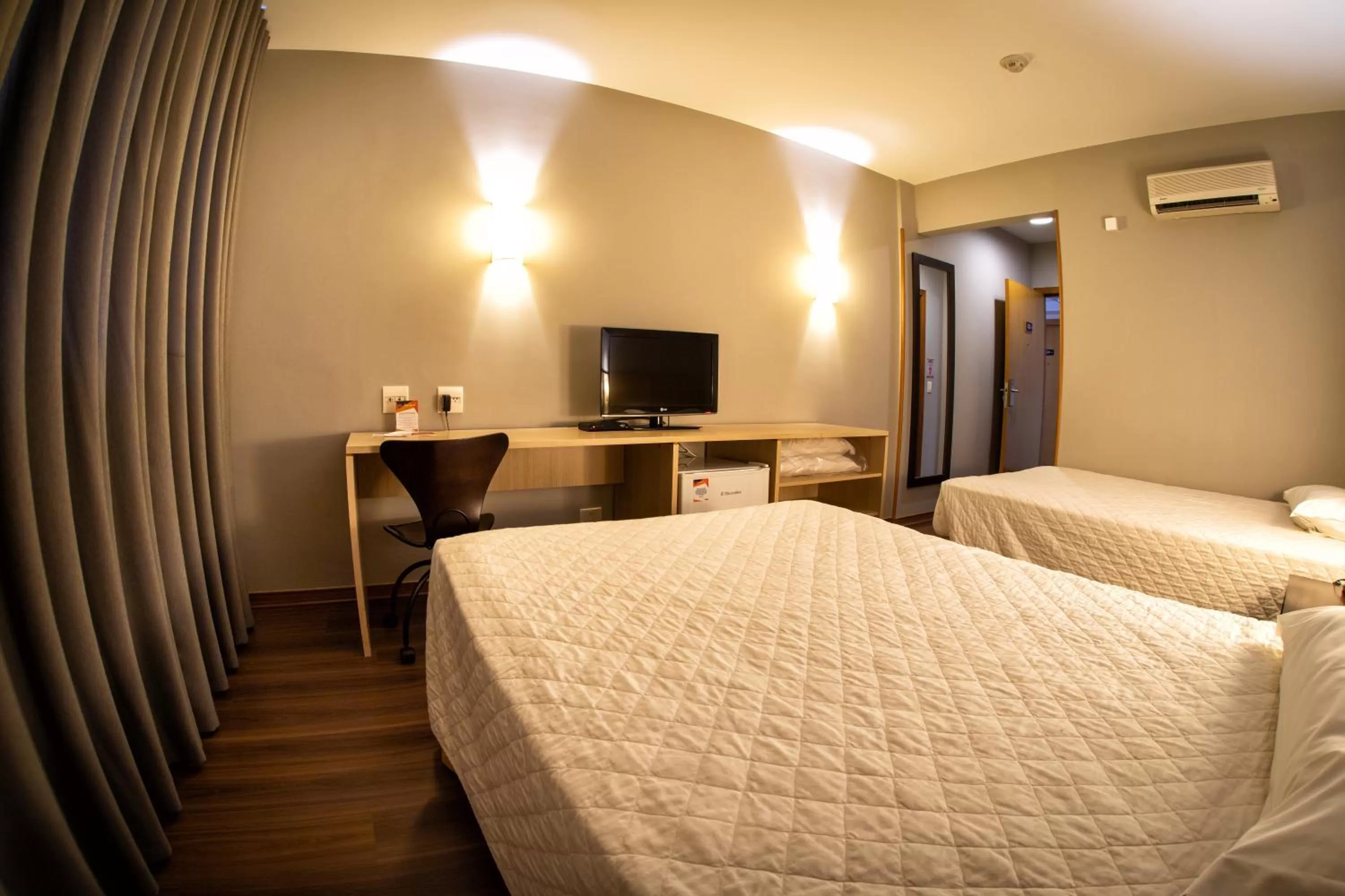 Twin Room in Hotel Campo Largo Express