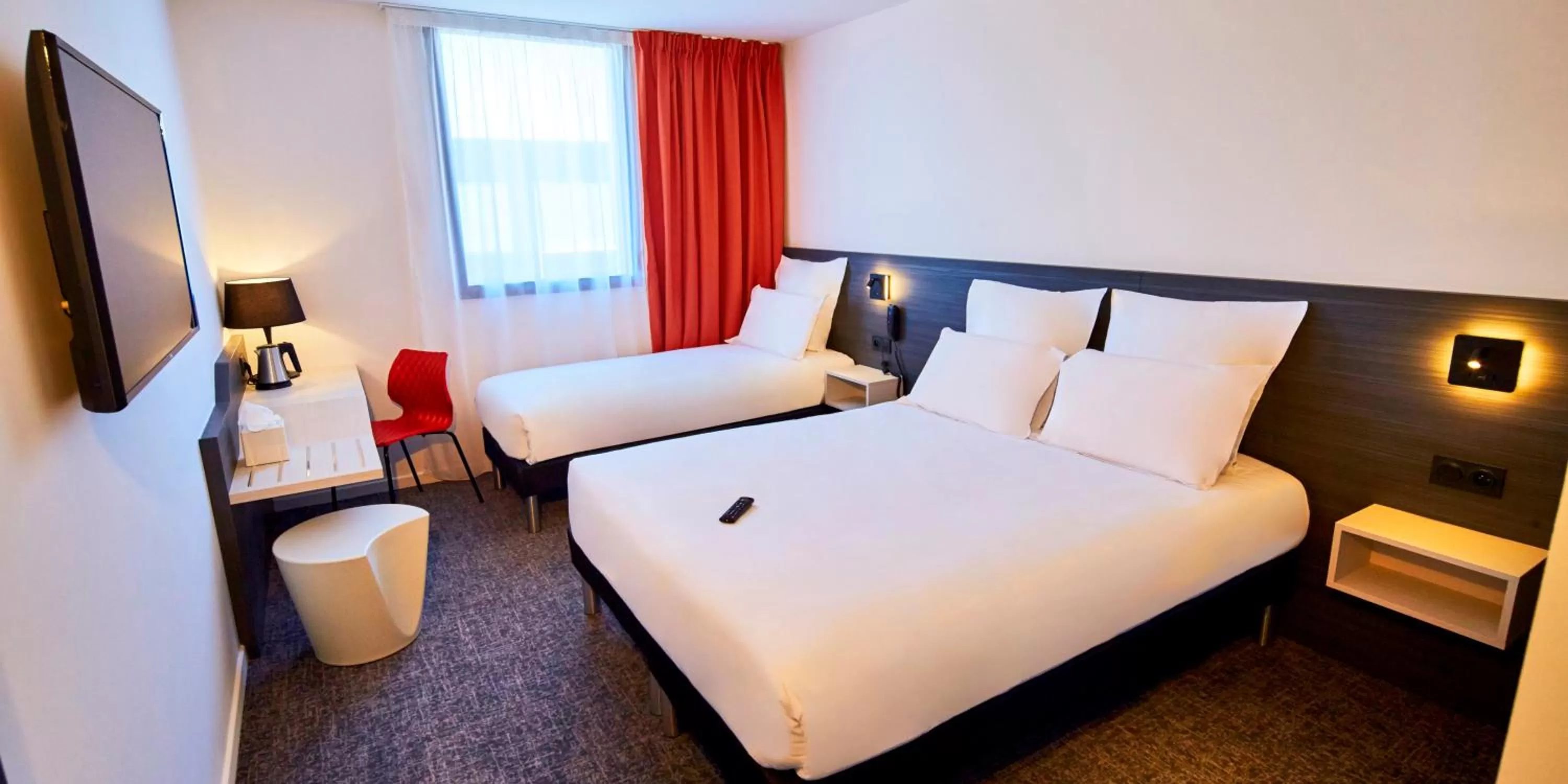 1 Double Bed 1 Single Bed in Kyriad Combs-La-Ville - Senart