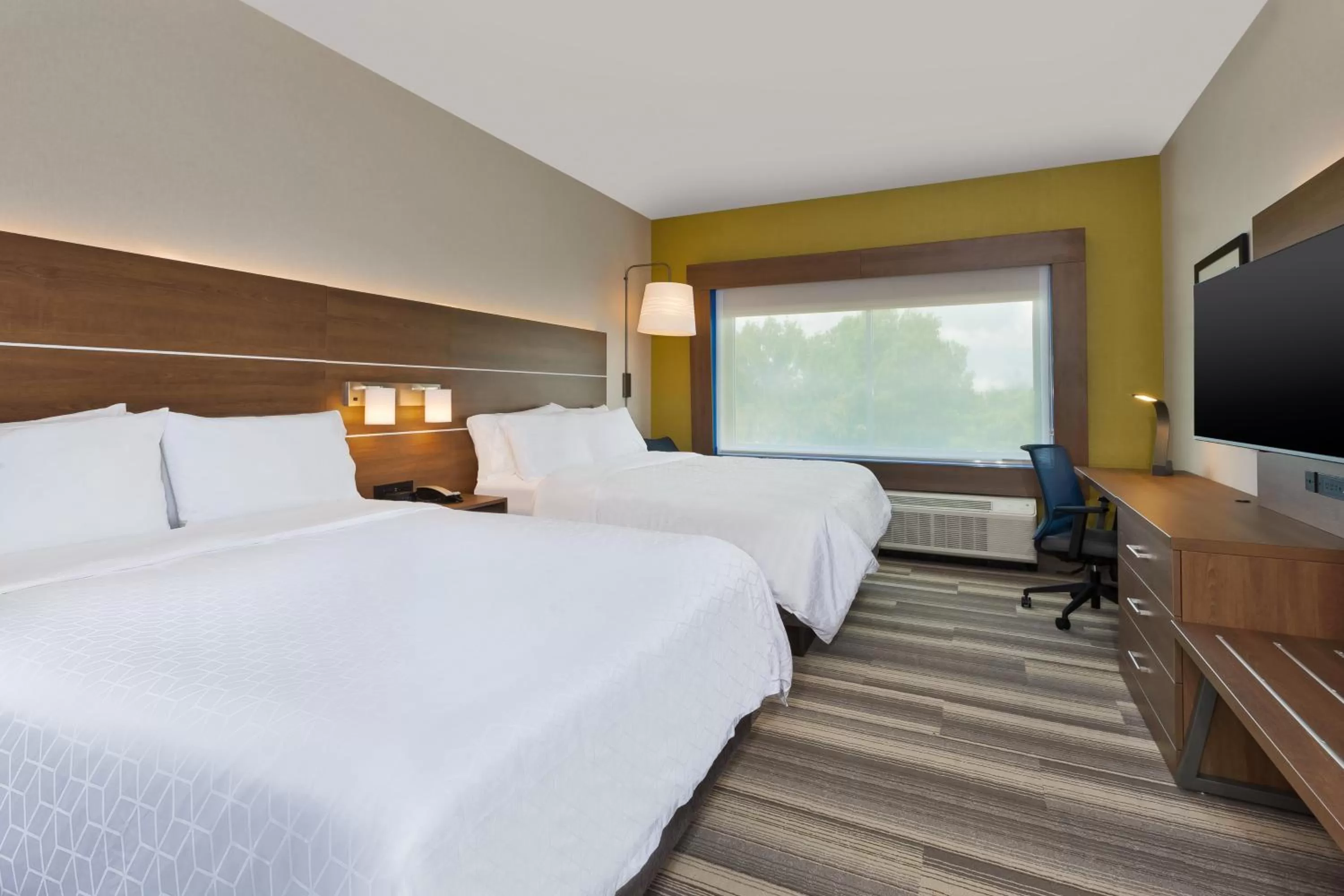 Standard Room with Two Queen Beds in Holiday Inn Express & Suites - Milan - Sandusky Area by IHG