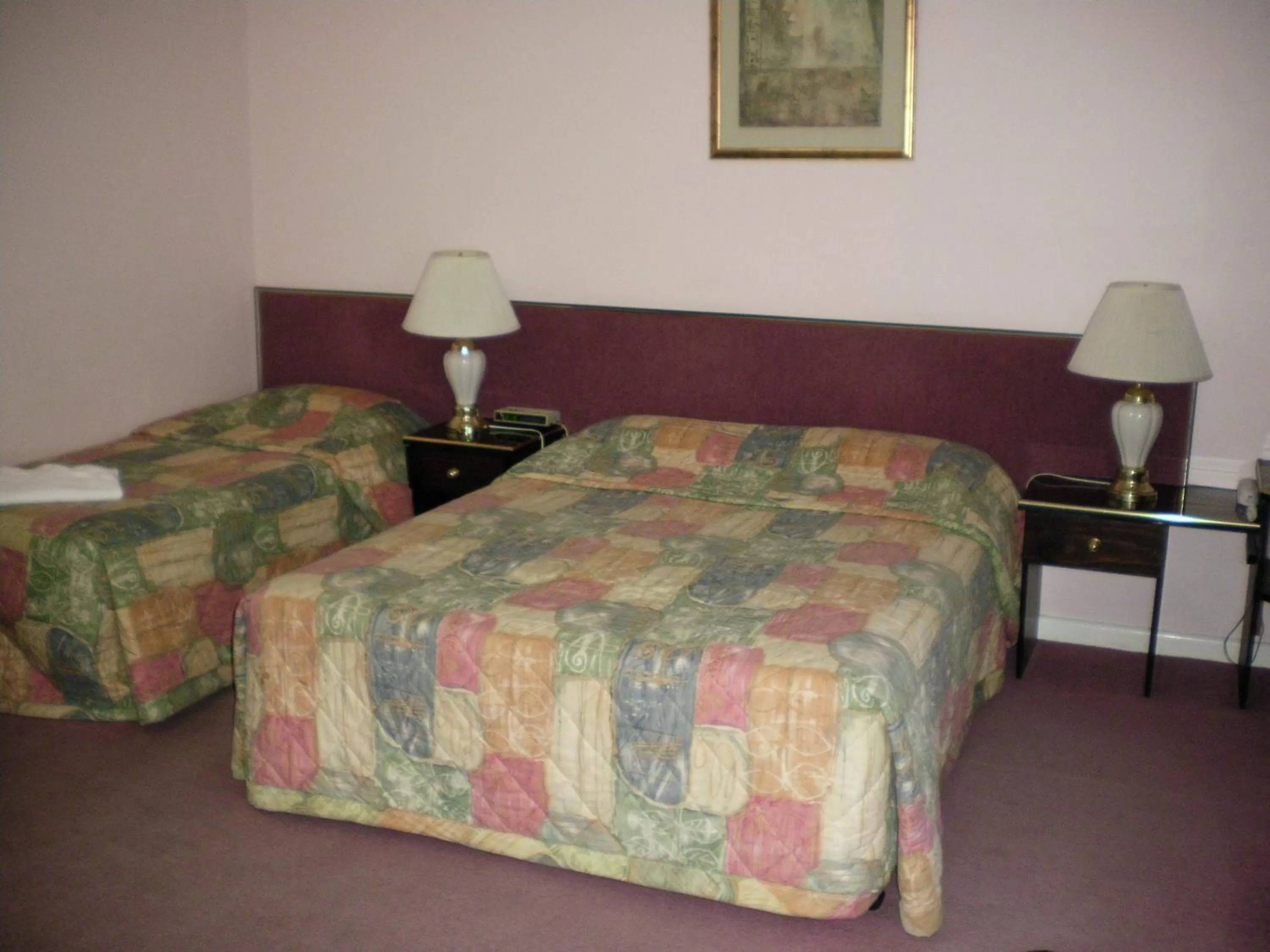 Bed in Avalon Motel