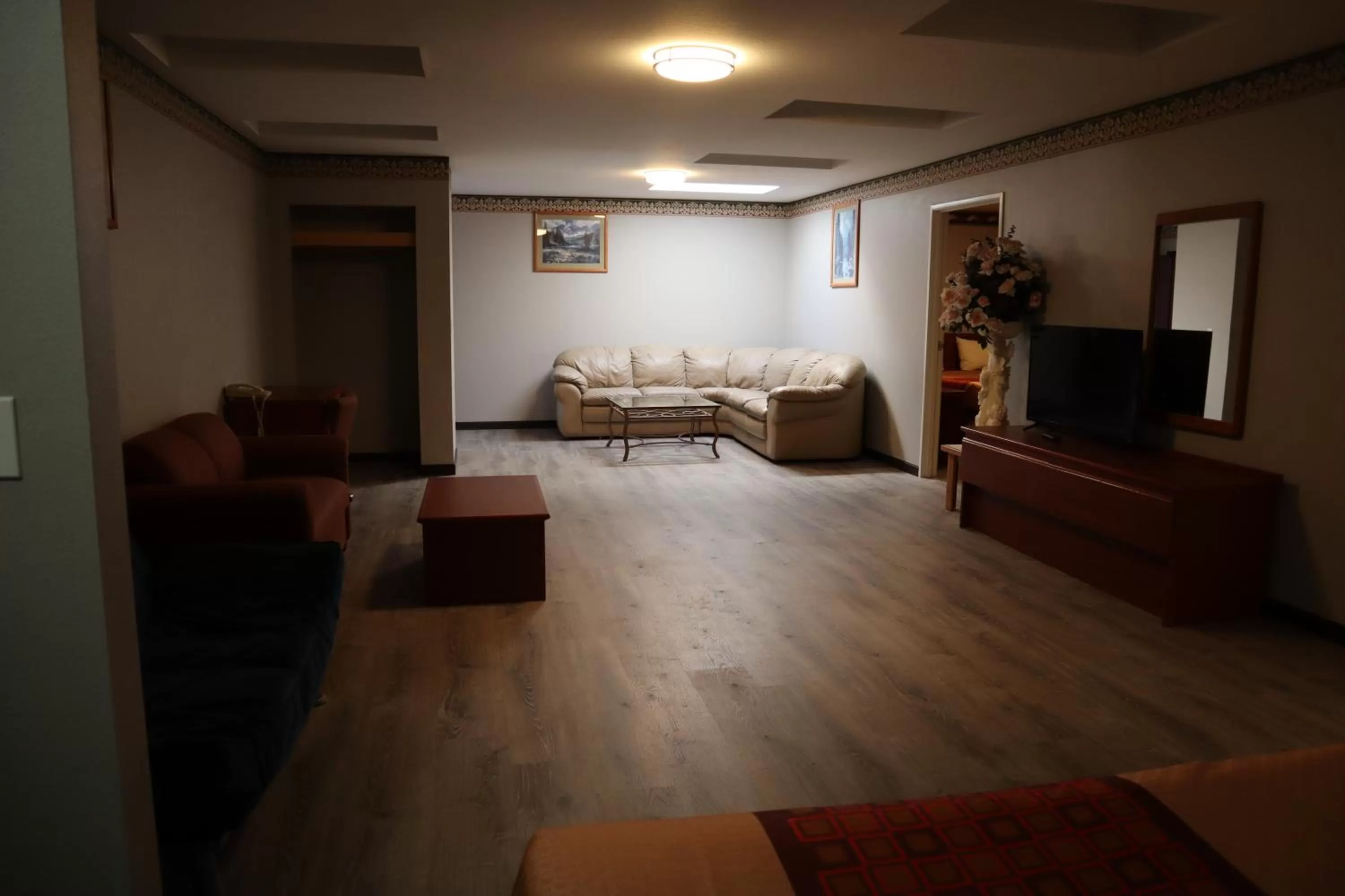 Three-Bedroom Suite in Express Inn & Suites Eugene